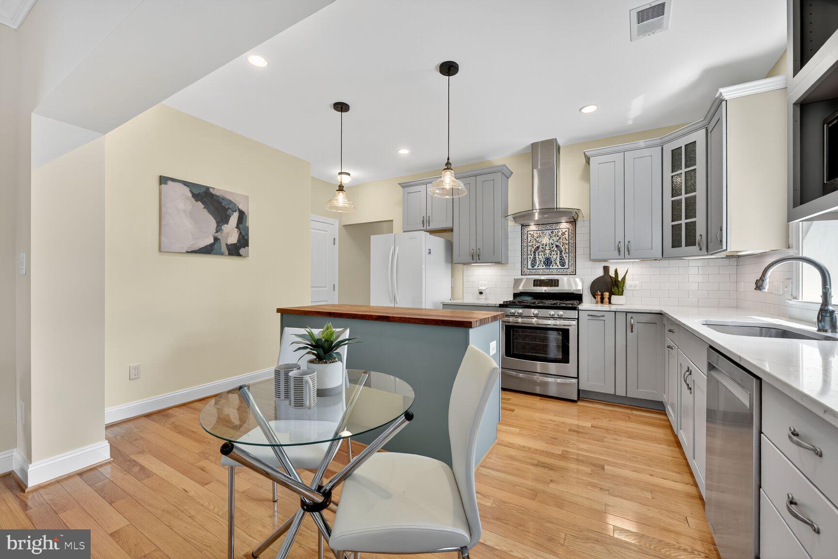 2828 N VAN BUREN STREET