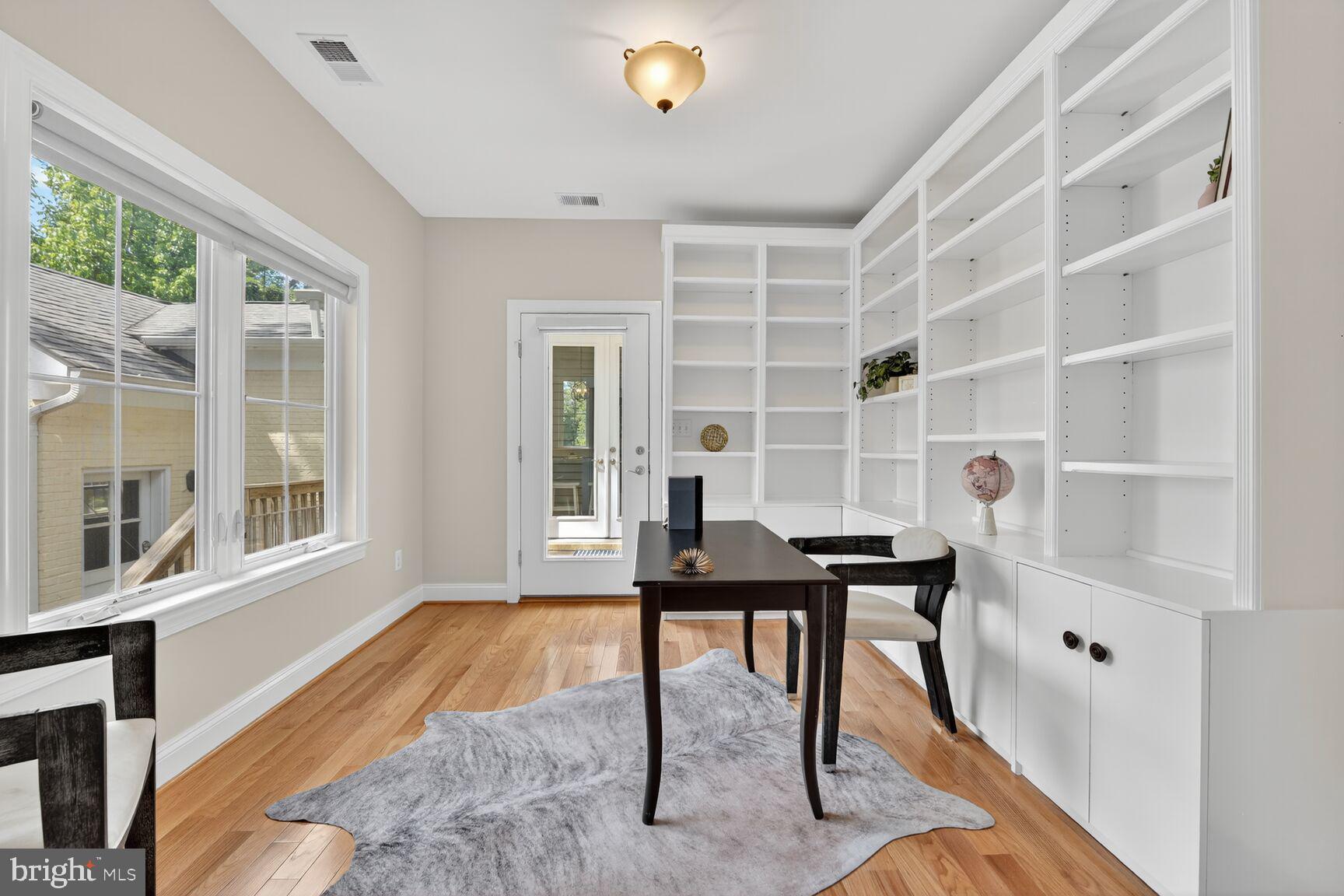 2828 N VAN BUREN STREET