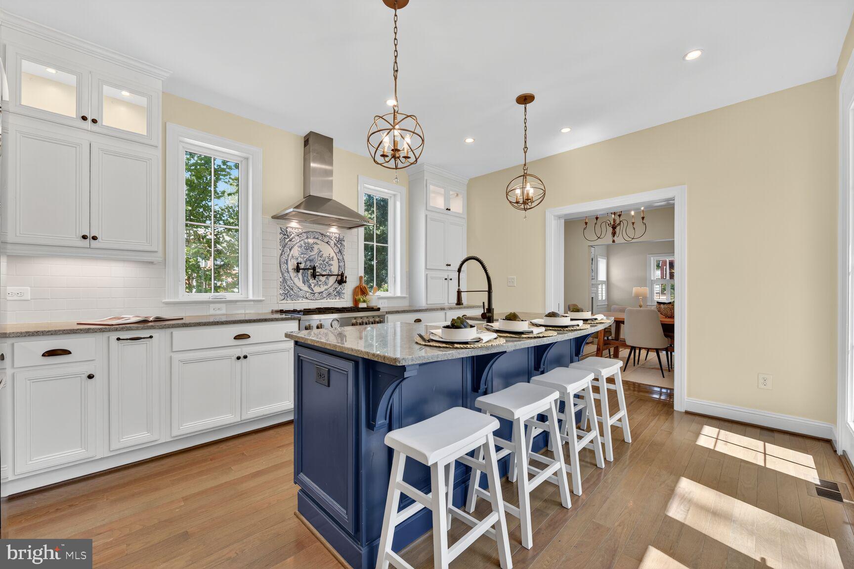 2828 N VAN BUREN STREET