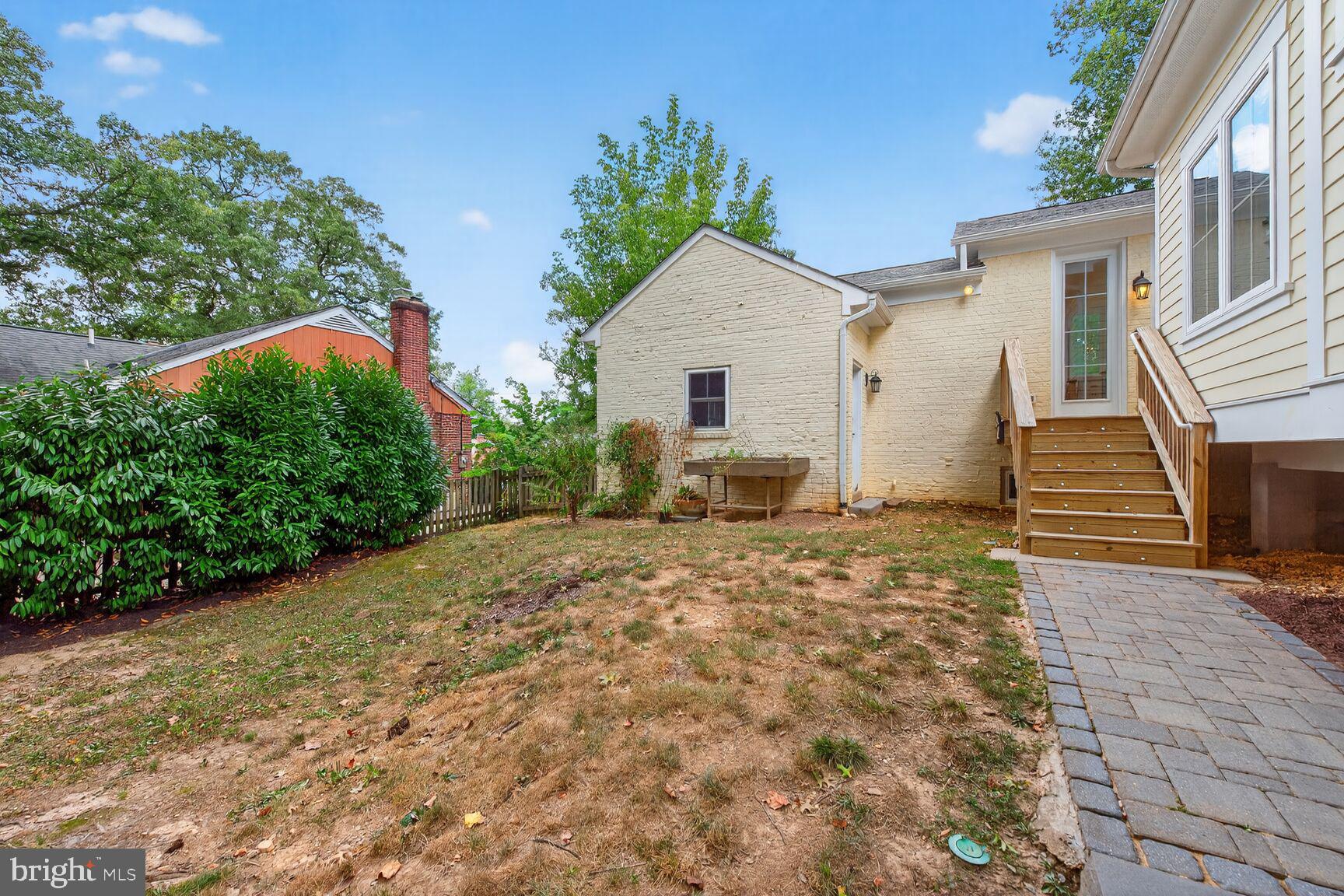 2828 N VAN BUREN STREET