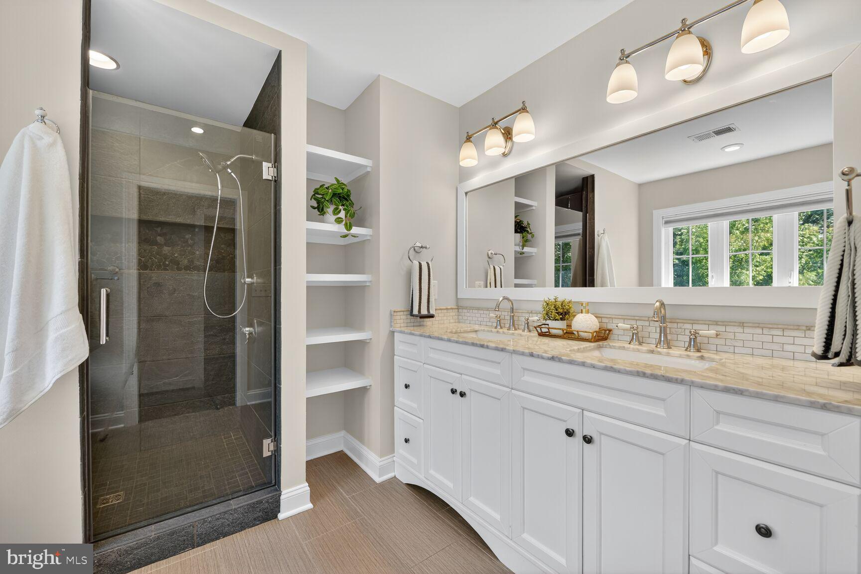 2828 N VAN BUREN STREET