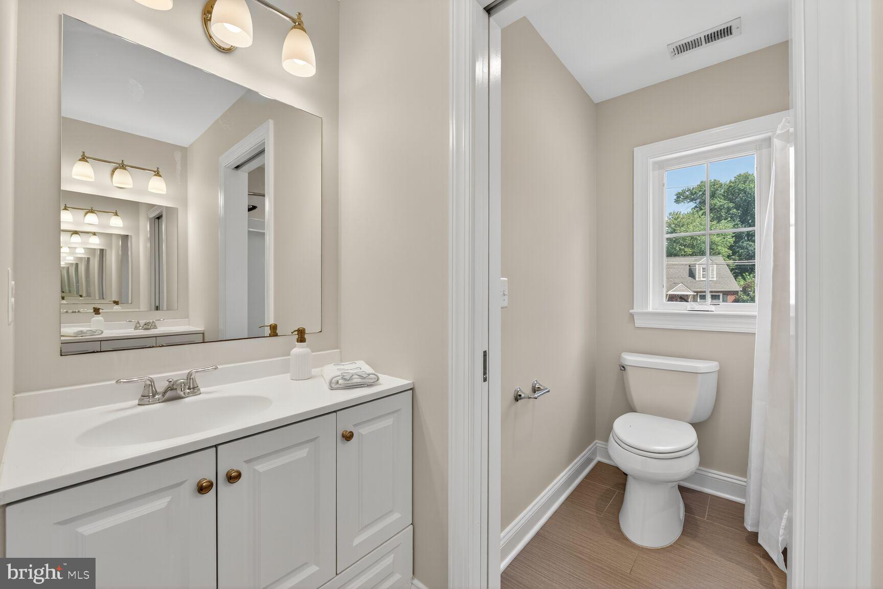 2828 N VAN BUREN STREET