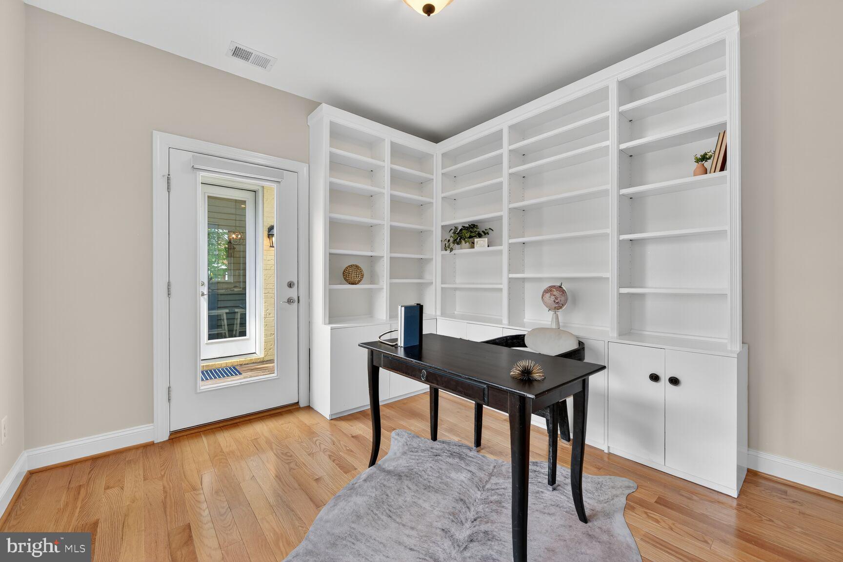 2828 N VAN BUREN STREET