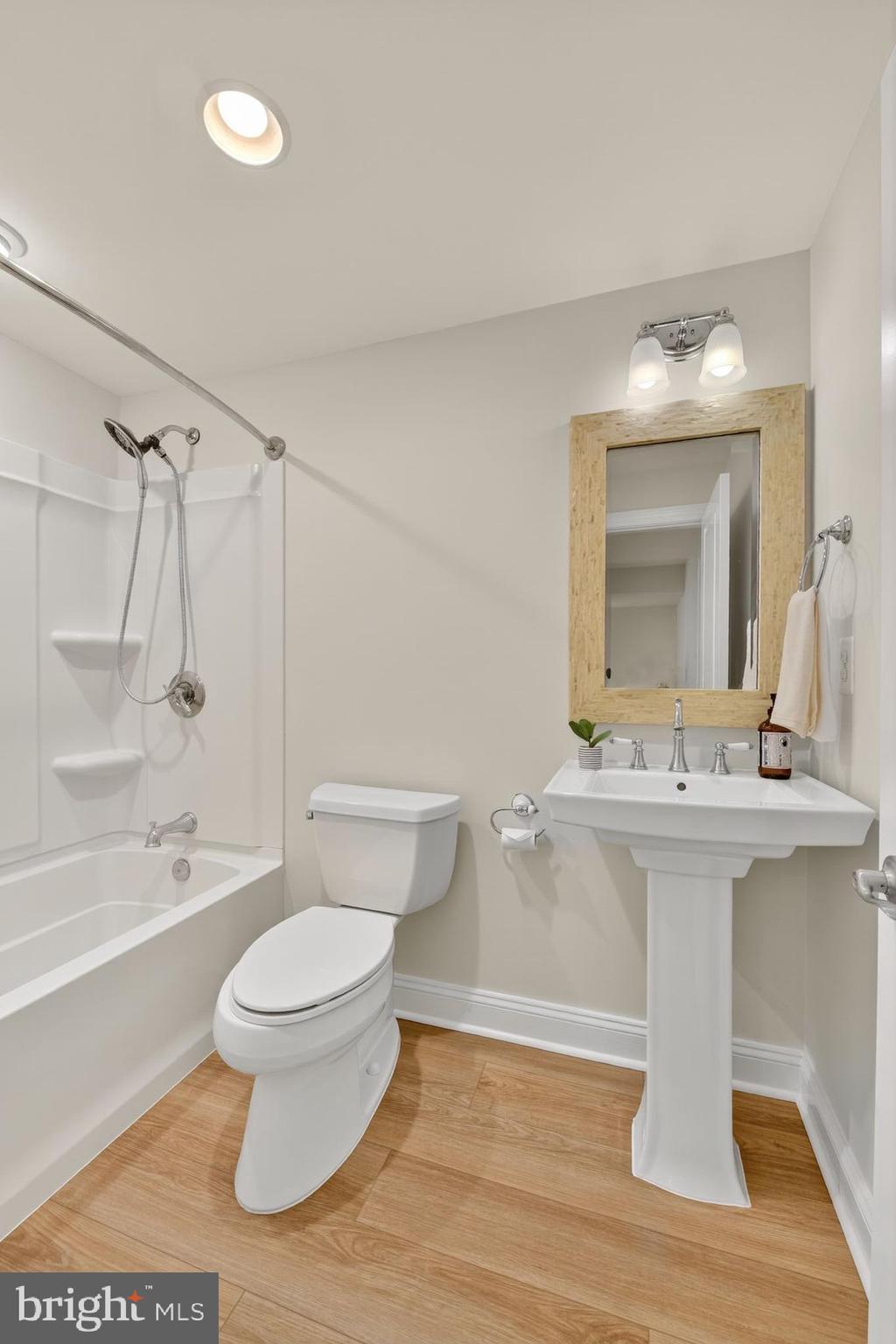 2828 N VAN BUREN STREET