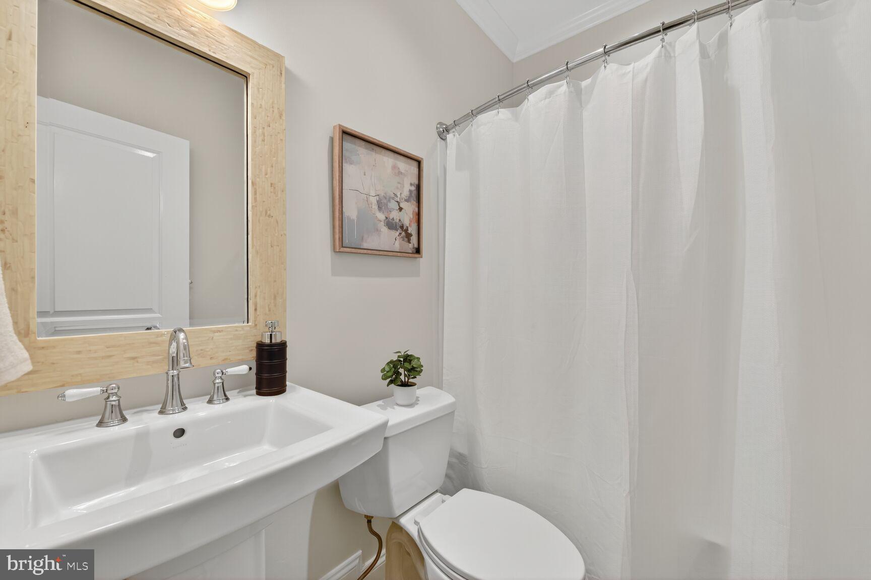 2828 N VAN BUREN STREET