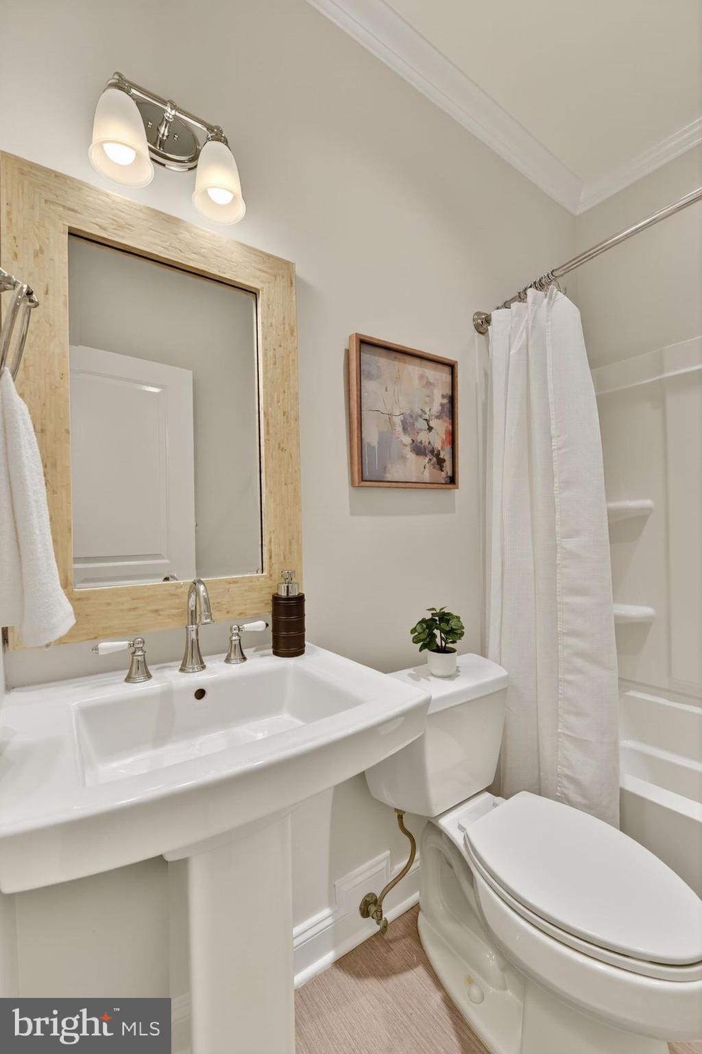 2828 N VAN BUREN STREET