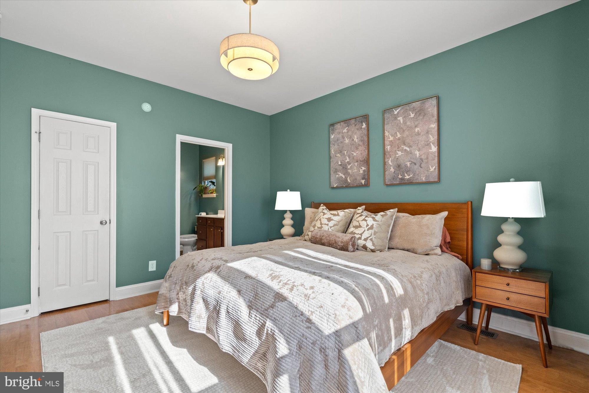 2046 S SHIRLINGTON ROAD