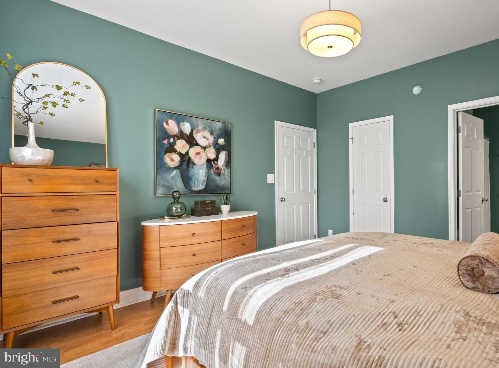 2046 S SHIRLINGTON ROAD