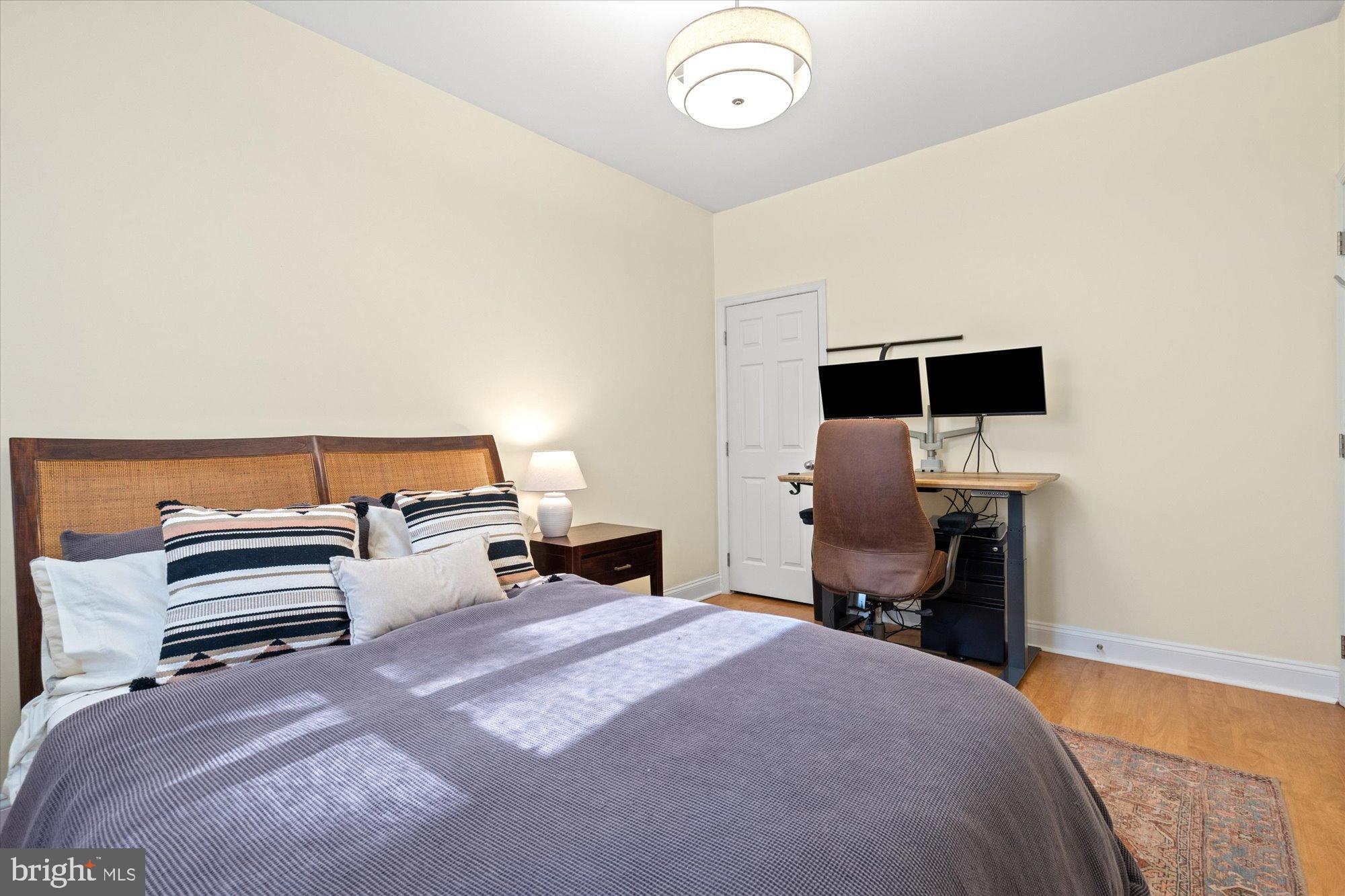 2046 S SHIRLINGTON ROAD