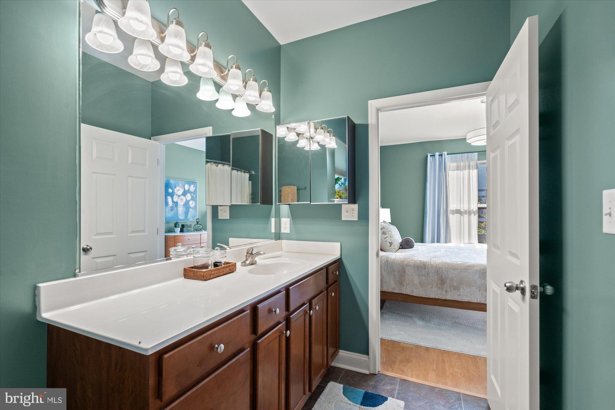 2046 S SHIRLINGTON ROAD