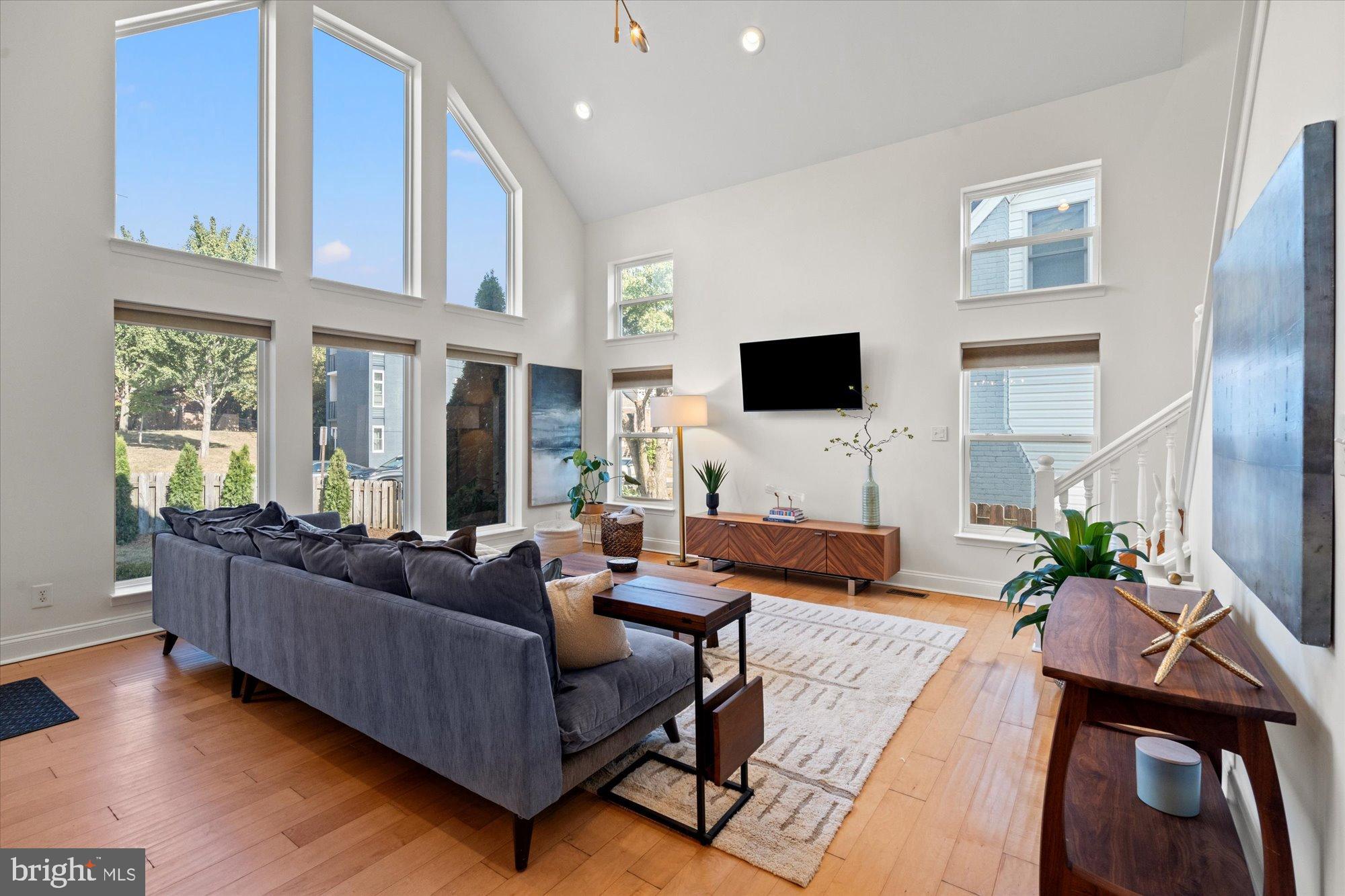 2046 S SHIRLINGTON ROAD