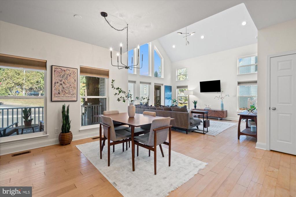 2046 S SHIRLINGTON ROAD