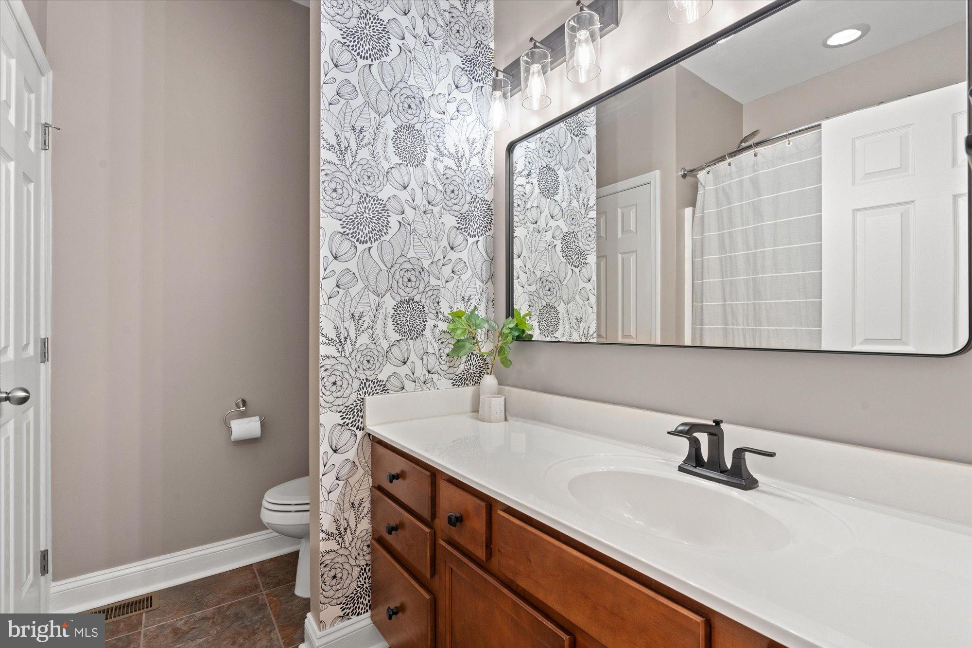 2046 S SHIRLINGTON ROAD