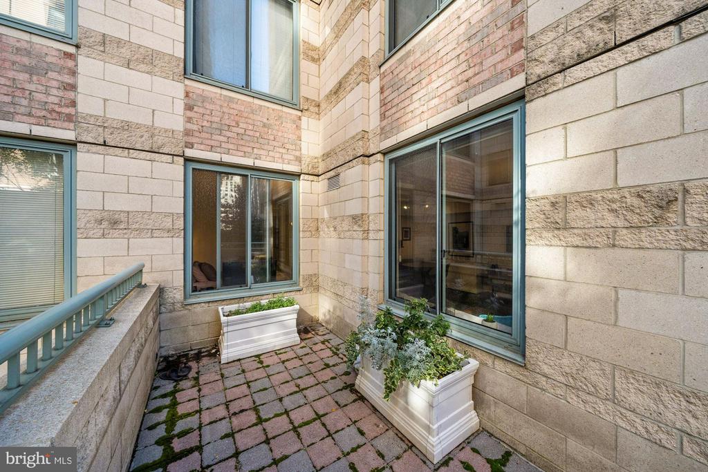 851 N GLEBE ROAD N 209