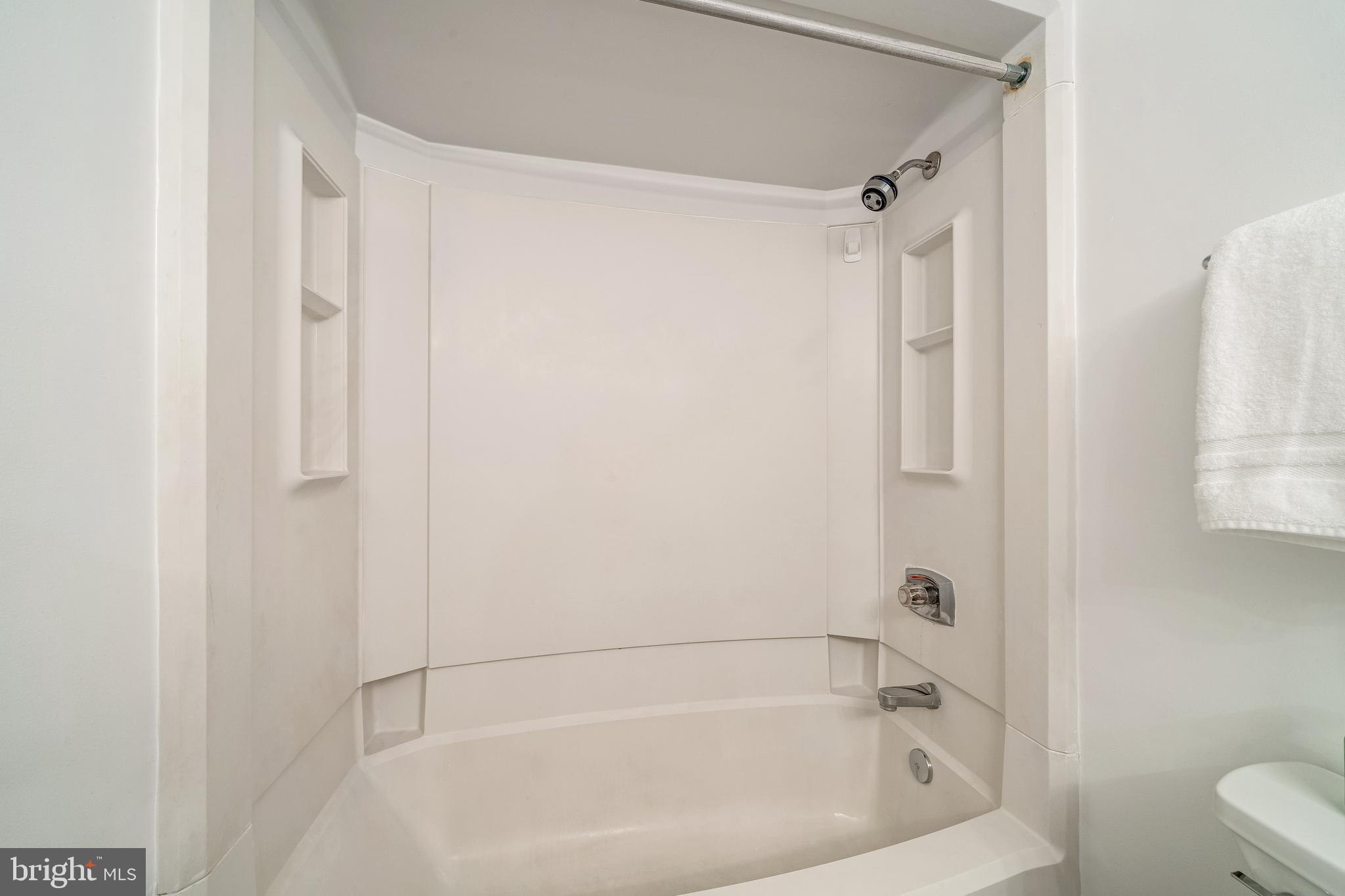 1600 N OAK STREET 1204