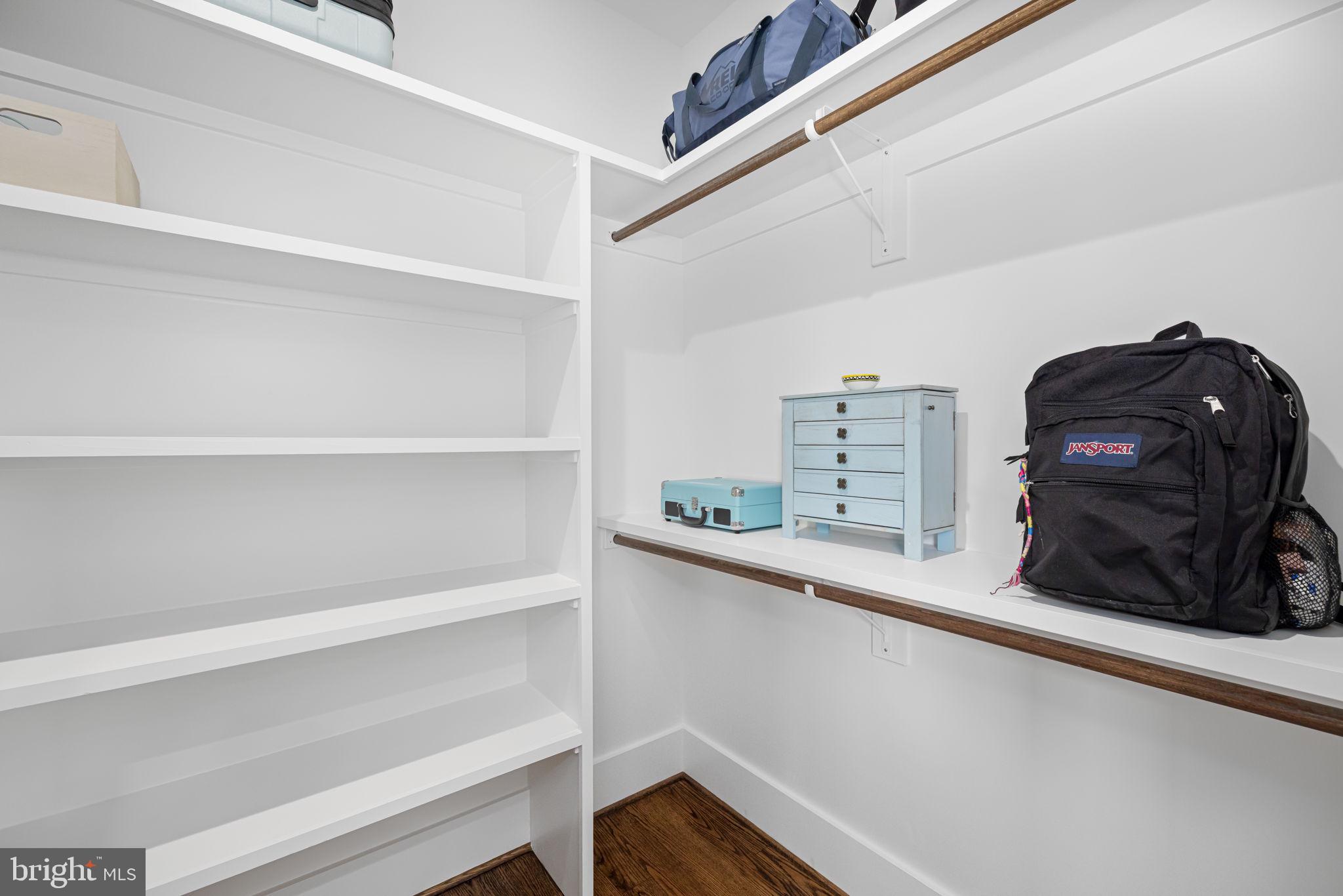 3433 N EDISON STREET