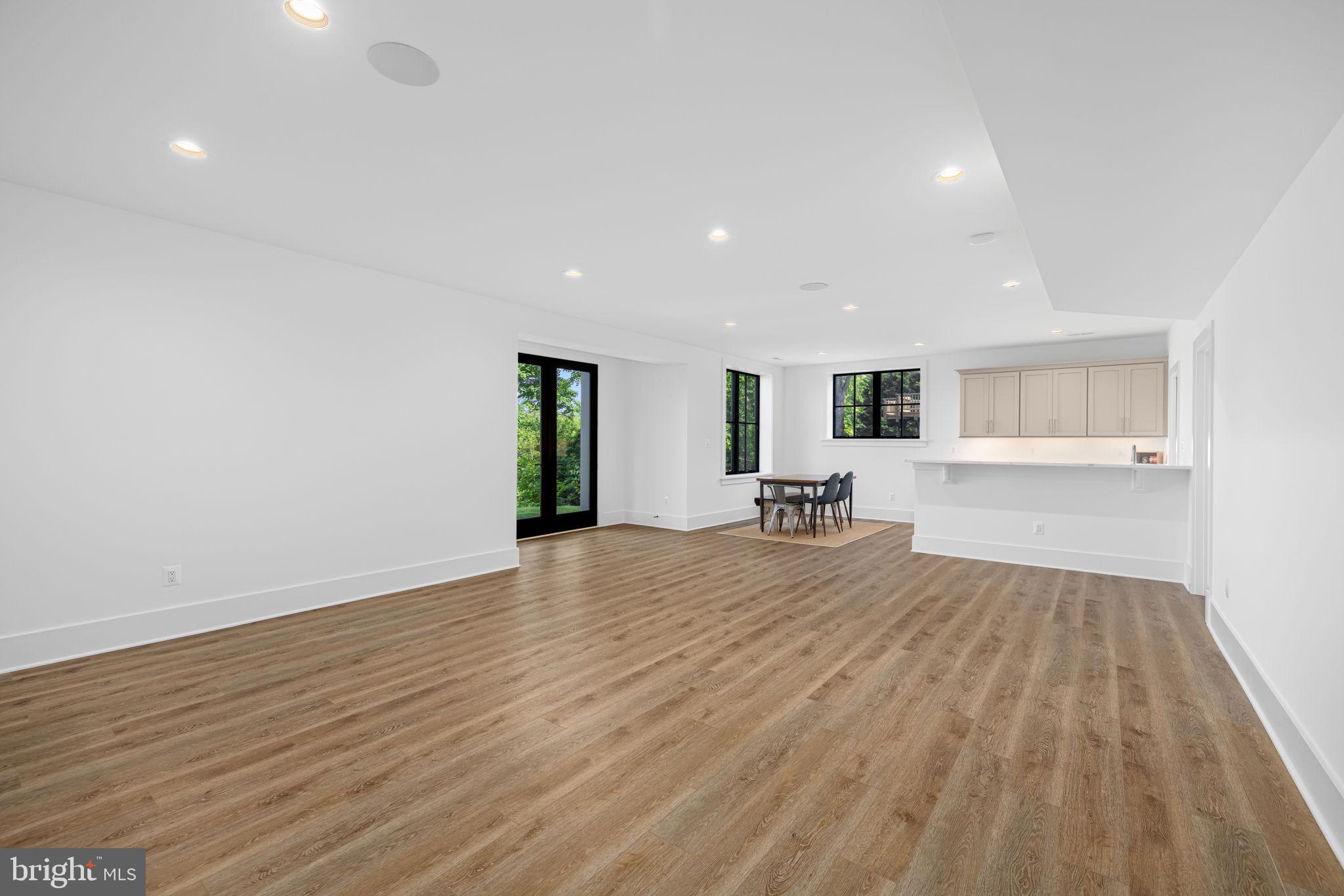 3433 N EDISON STREET