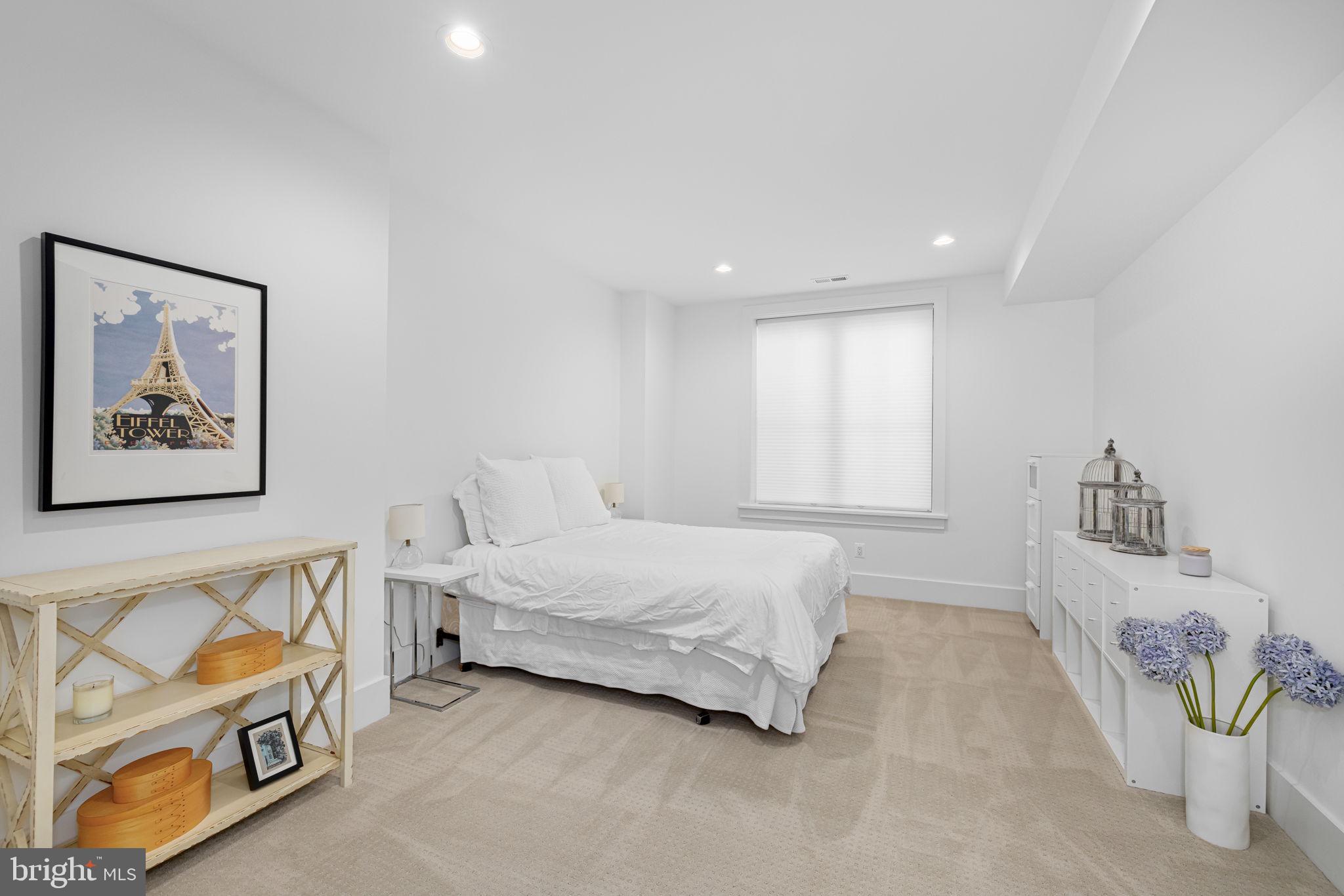 3433 N EDISON STREET