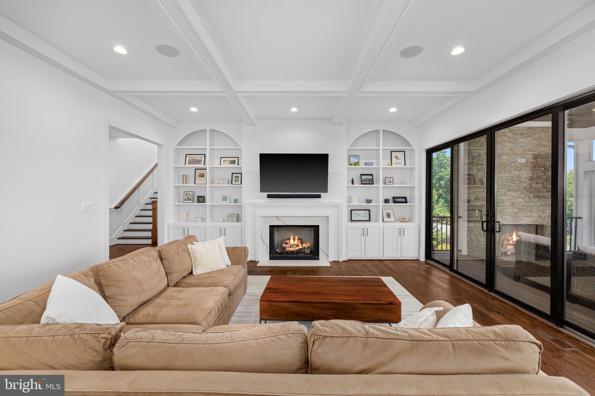 3433 N EDISON STREET