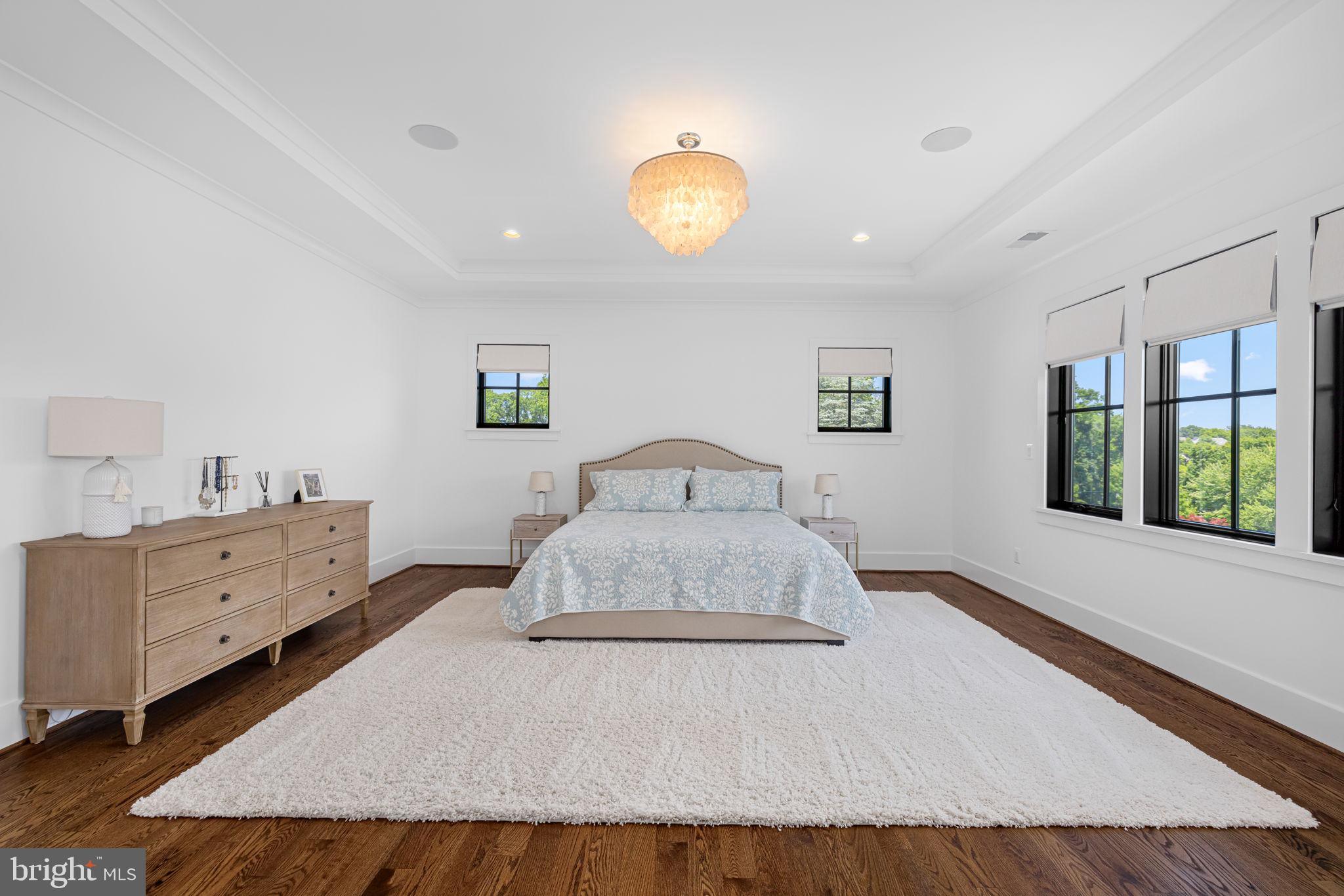 3433 N EDISON STREET