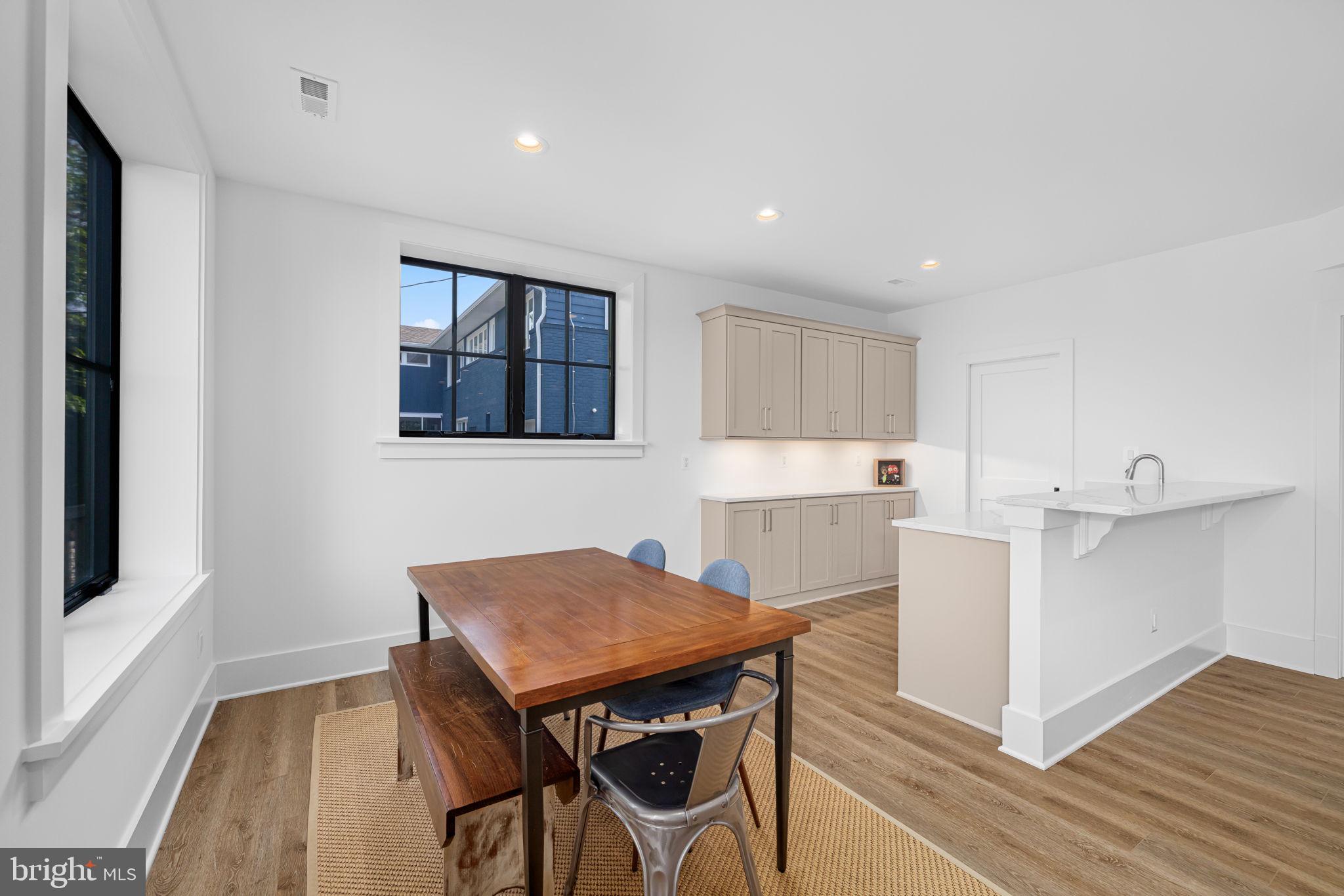 3433 N EDISON STREET