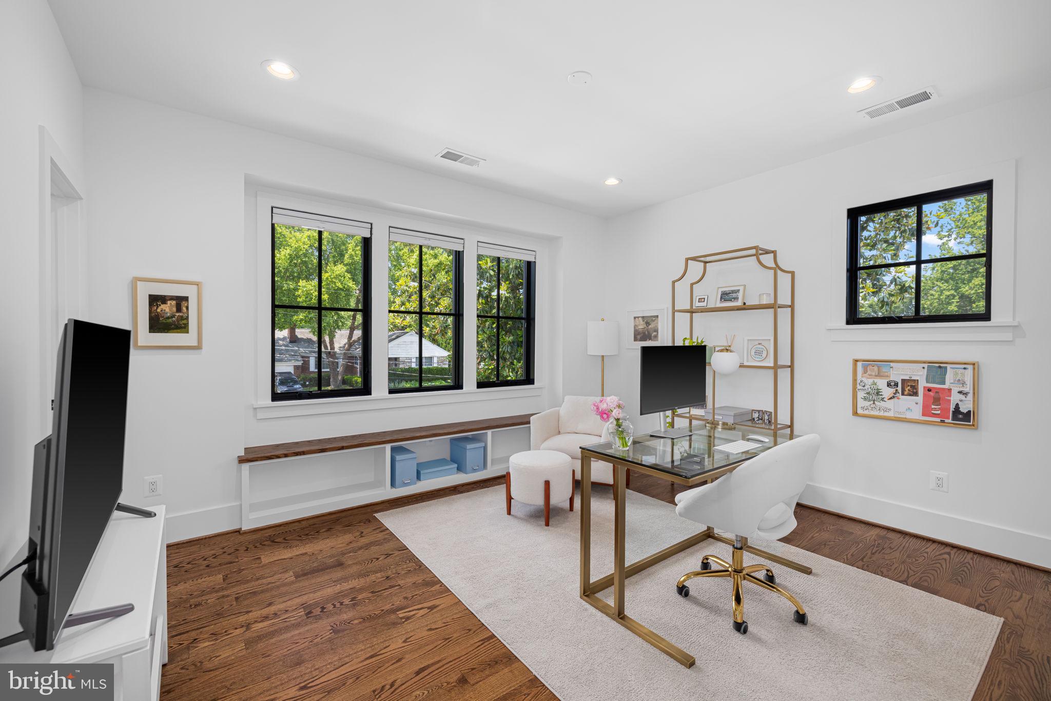 3433 N EDISON STREET