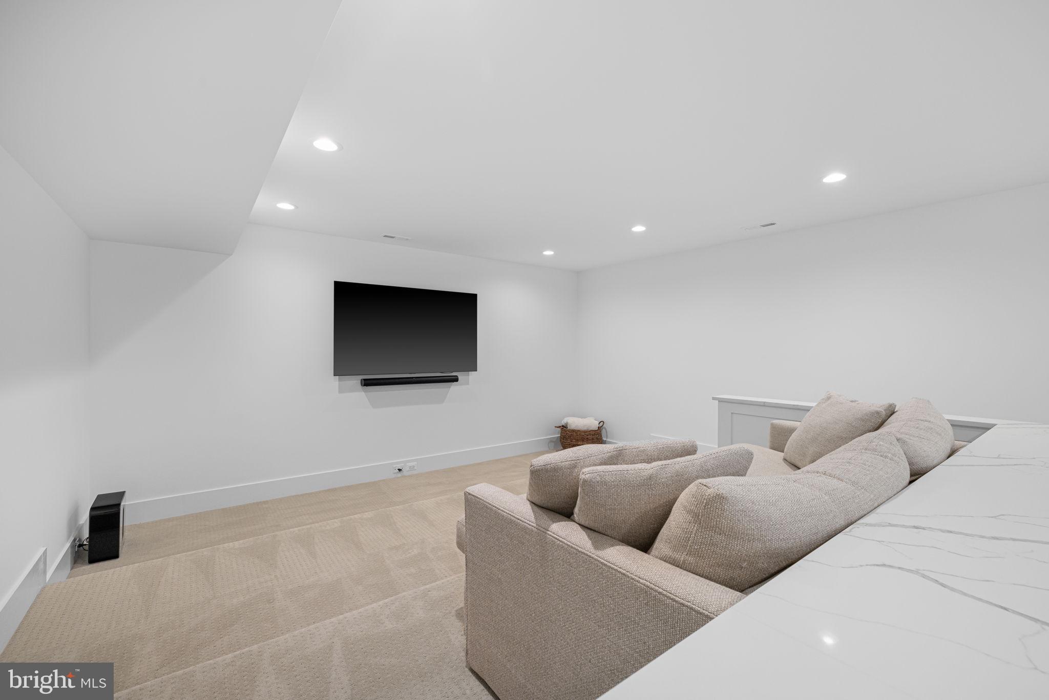 3433 N EDISON STREET