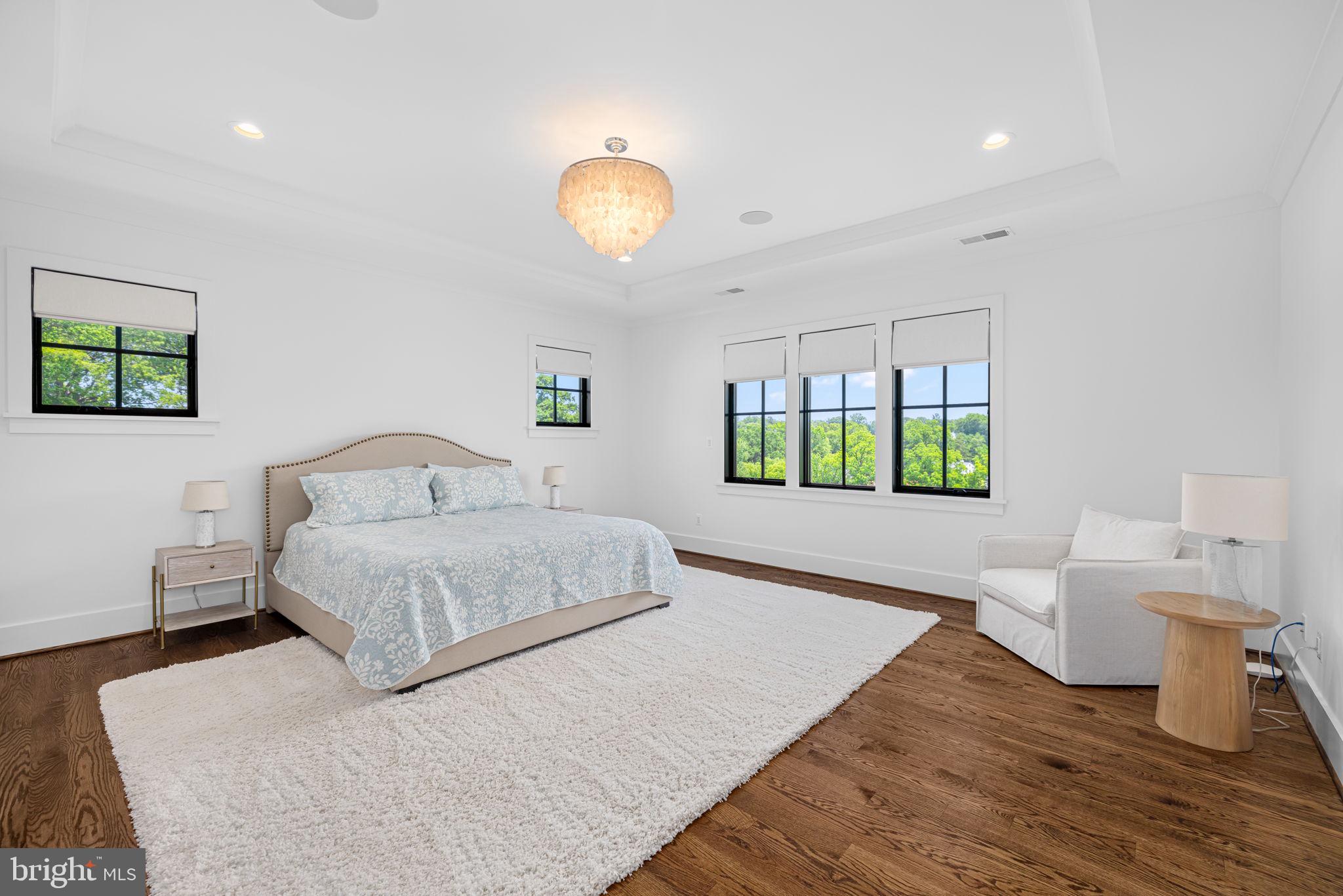 3433 N EDISON STREET