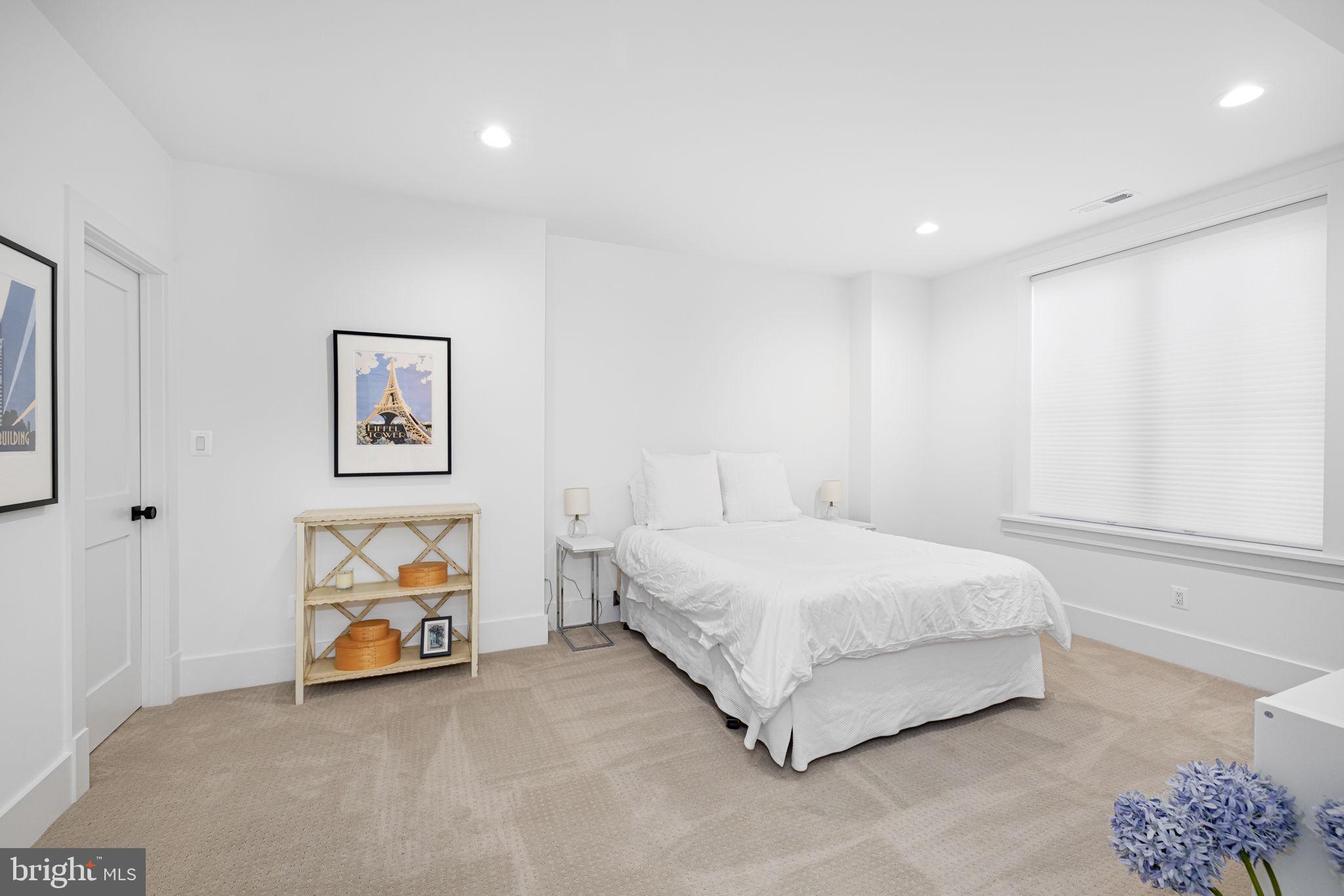 3433 N EDISON STREET