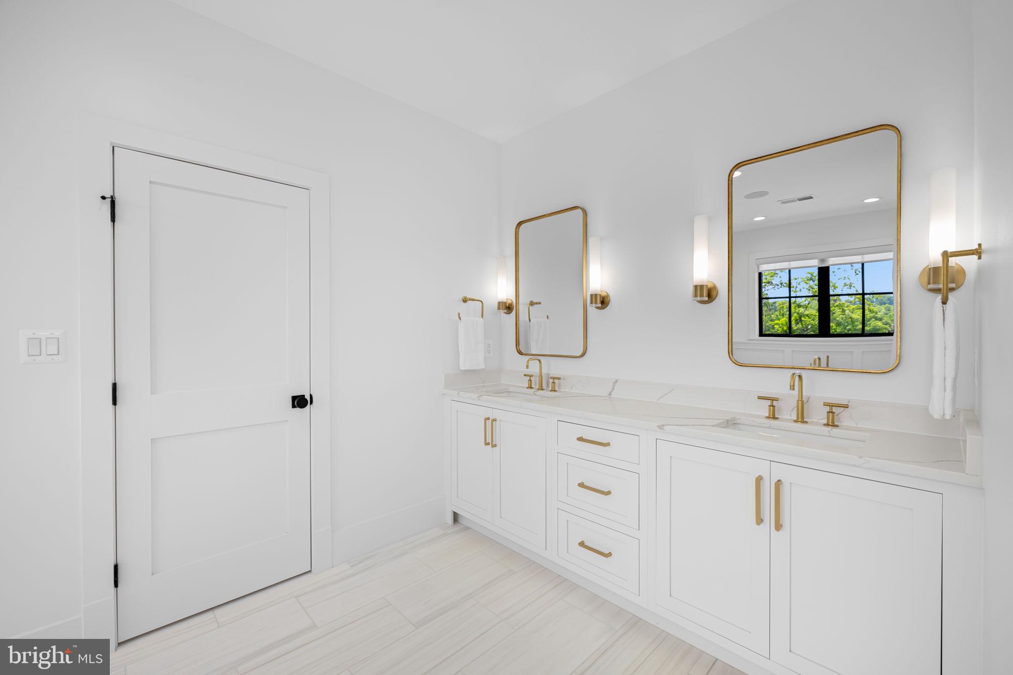 3433 N EDISON STREET