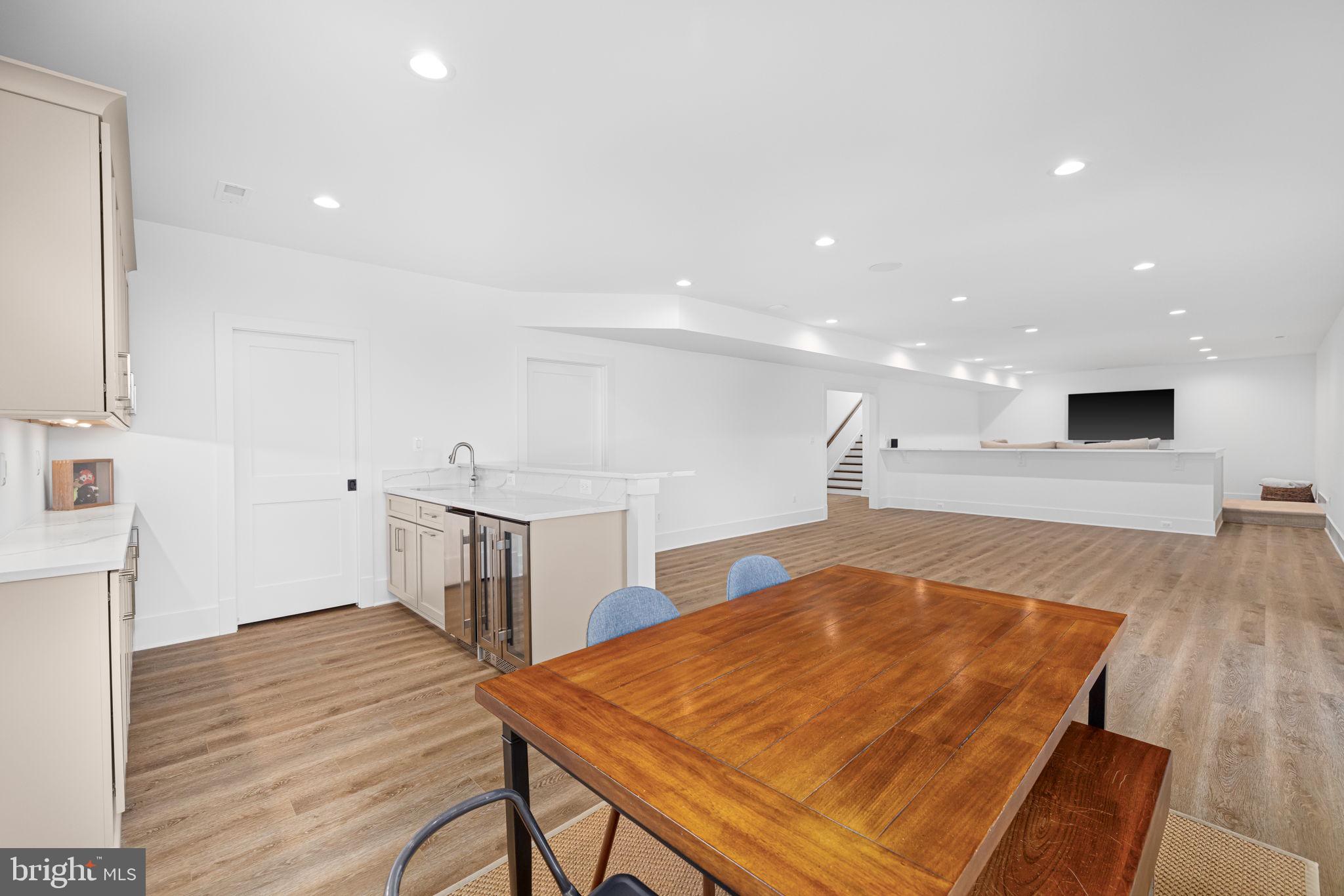 3433 N EDISON STREET