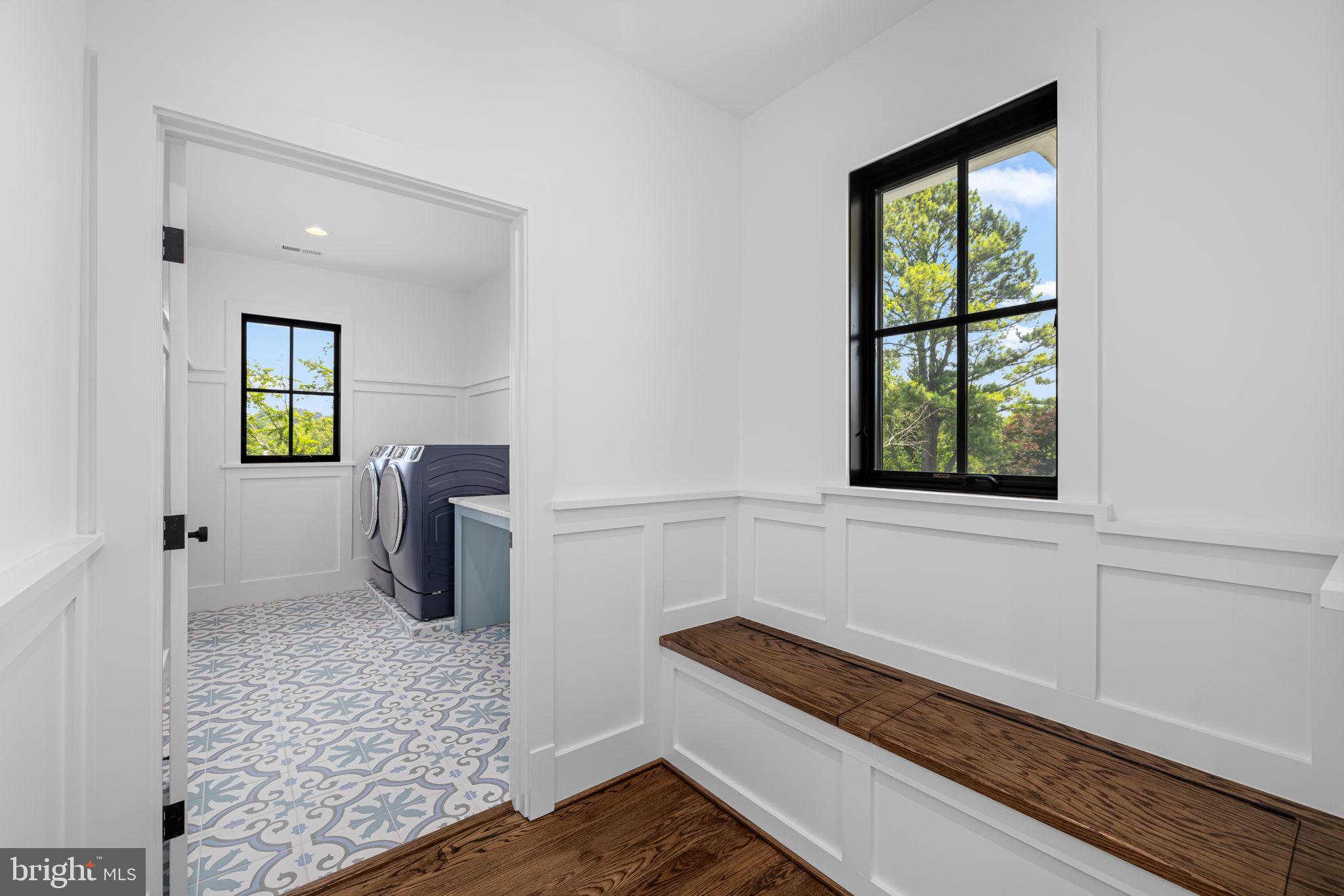 3433 N EDISON STREET