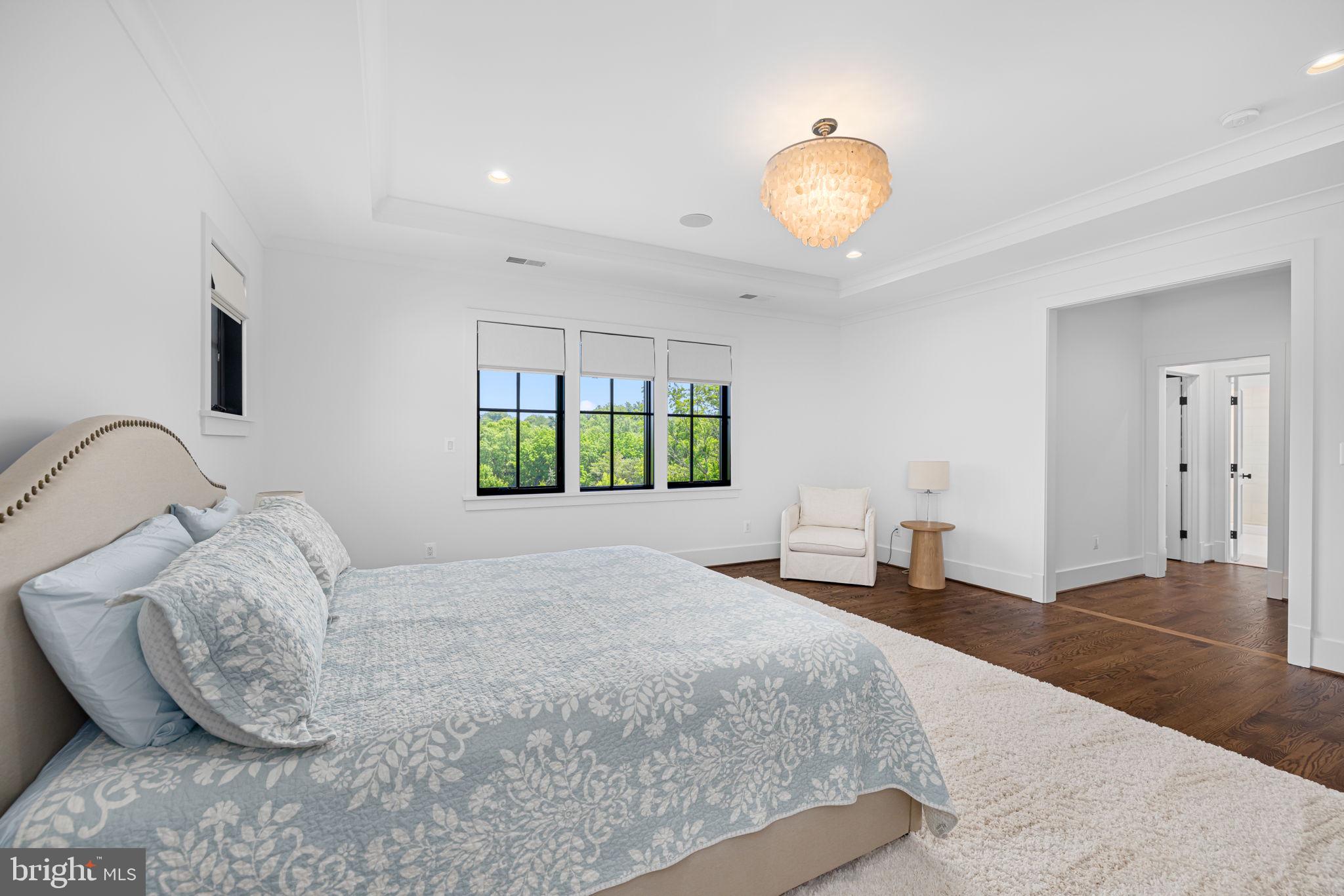 3433 N EDISON STREET