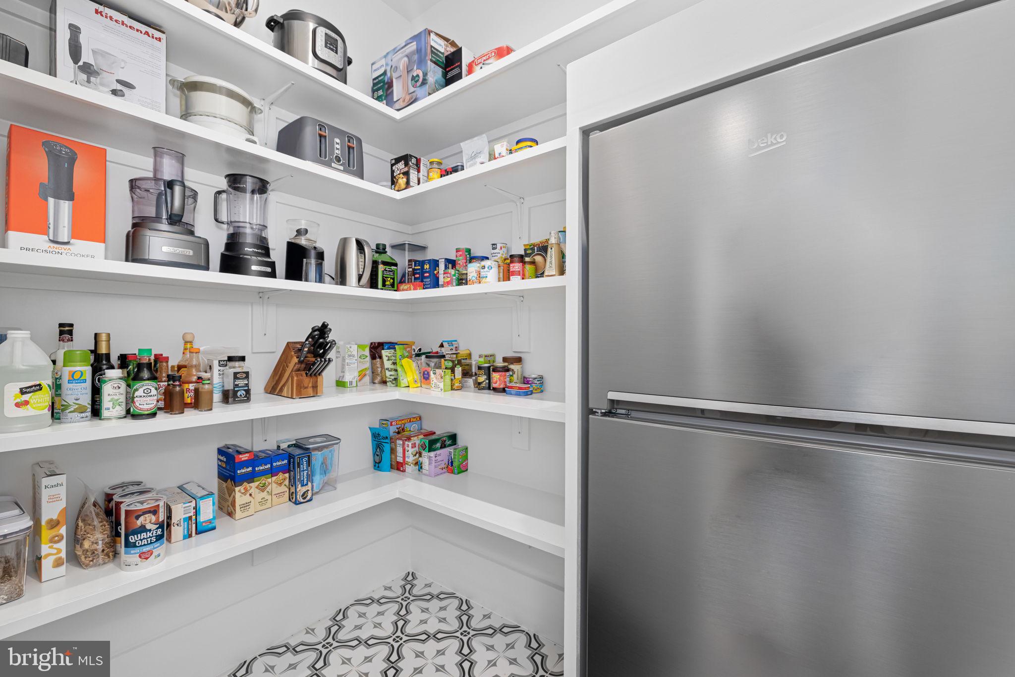 3433 N EDISON STREET