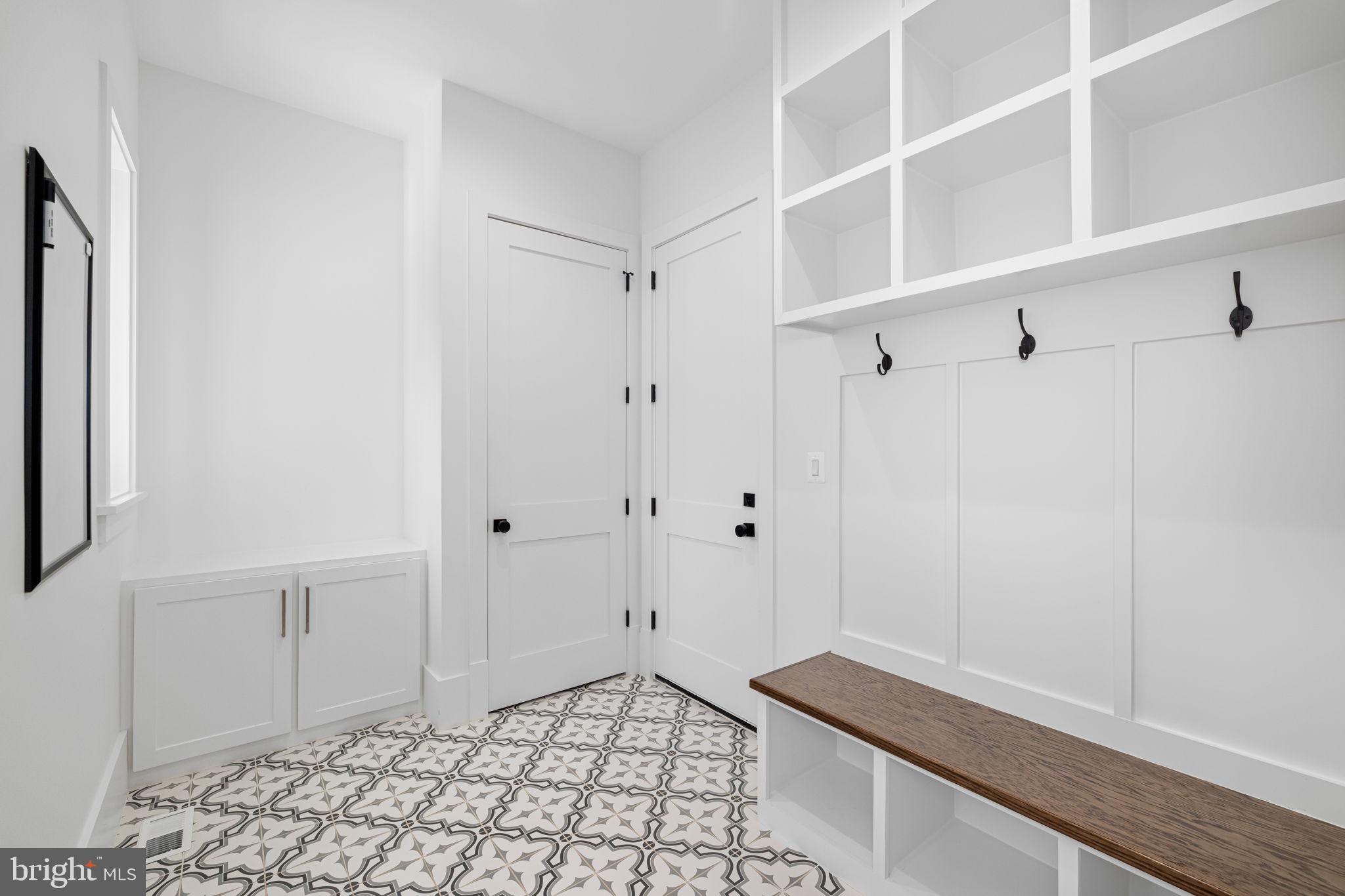 3433 N EDISON STREET