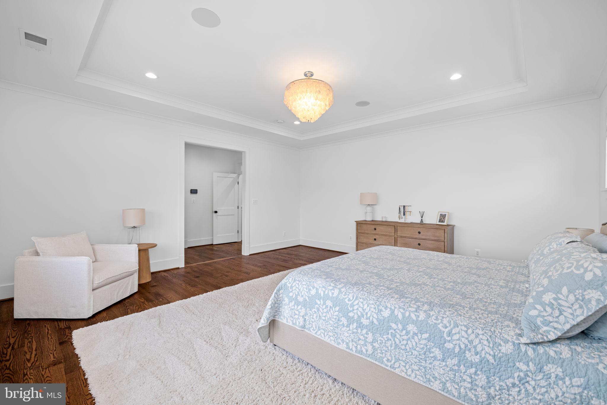 3433 N EDISON STREET