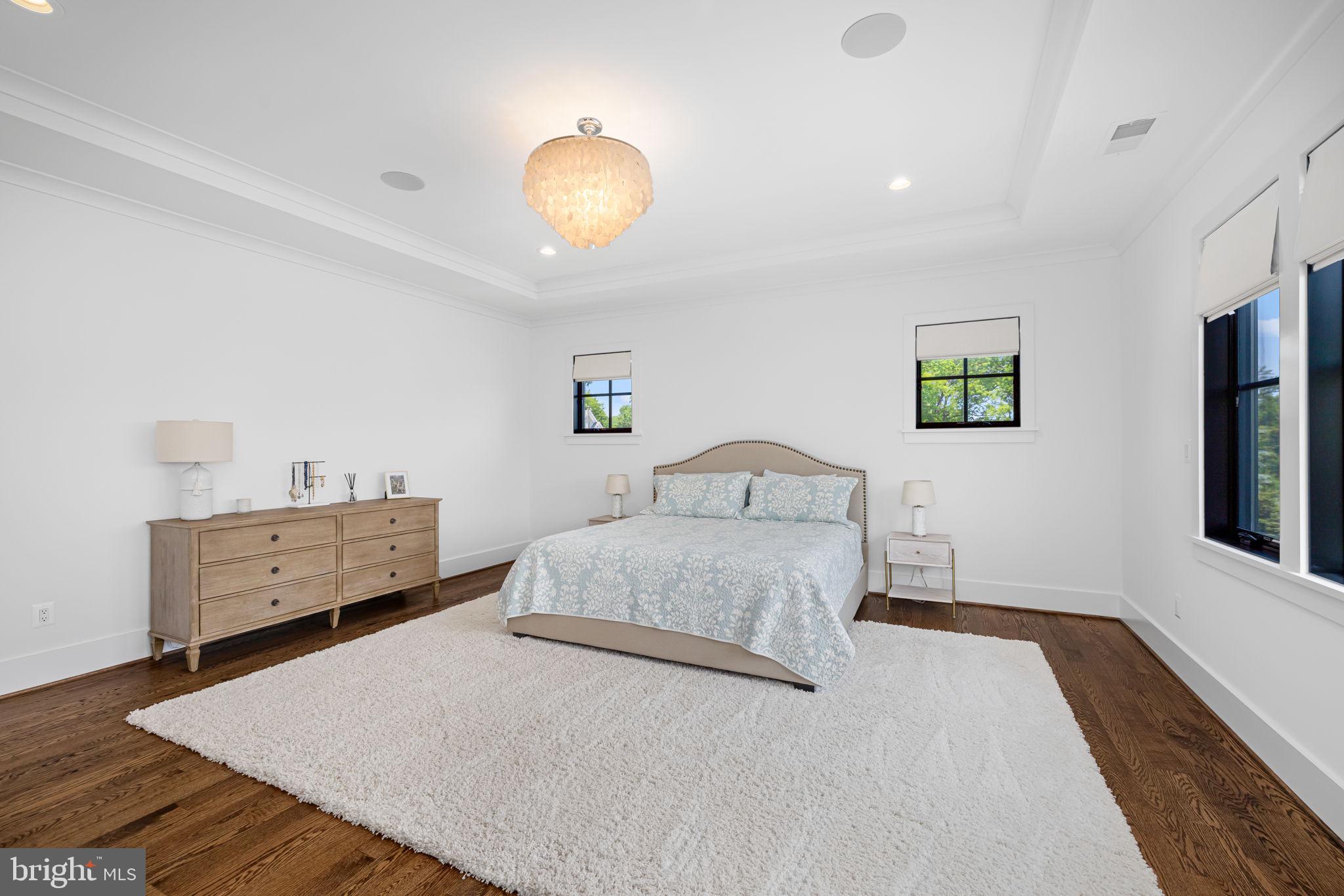 3433 N EDISON STREET