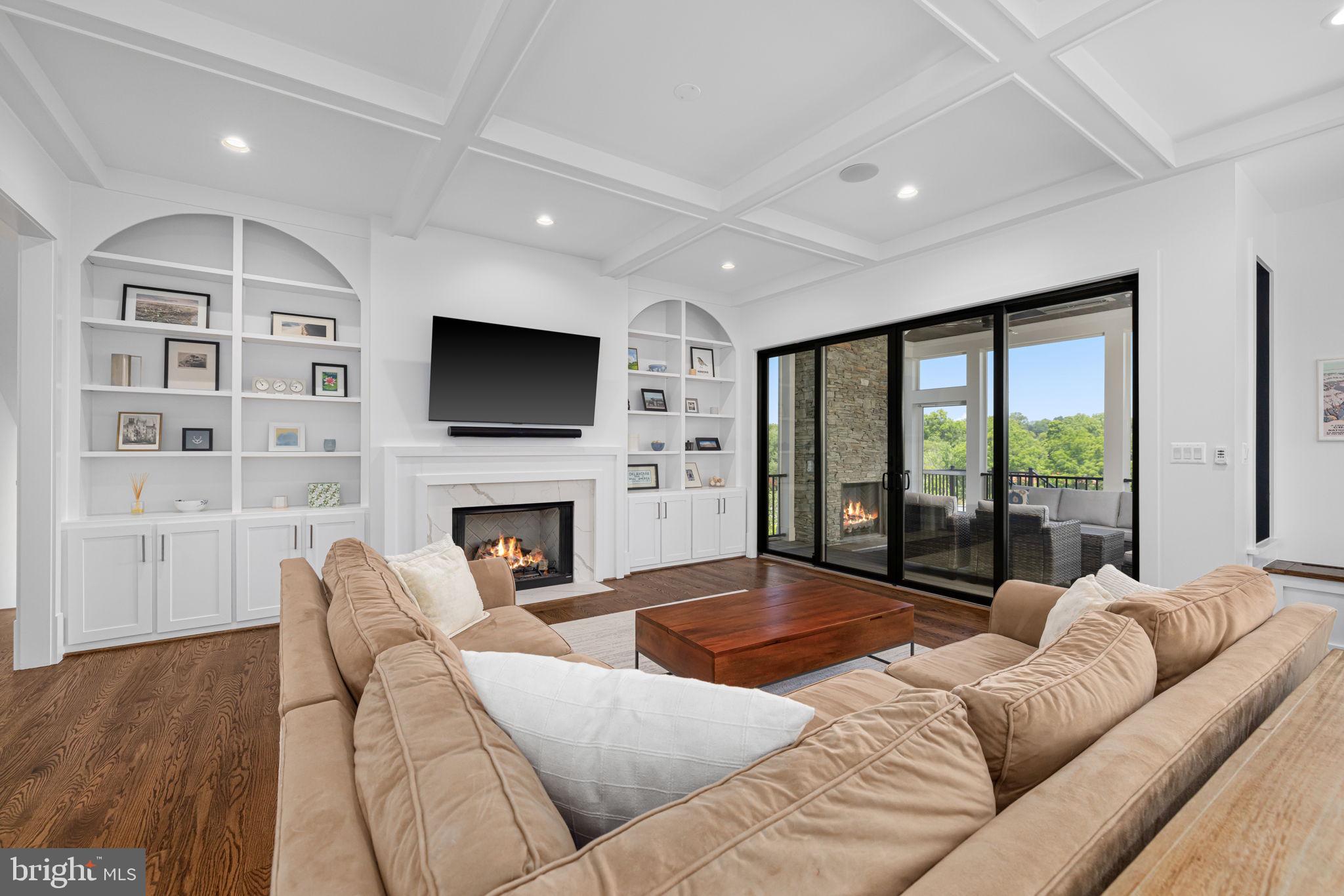 3433 N EDISON STREET