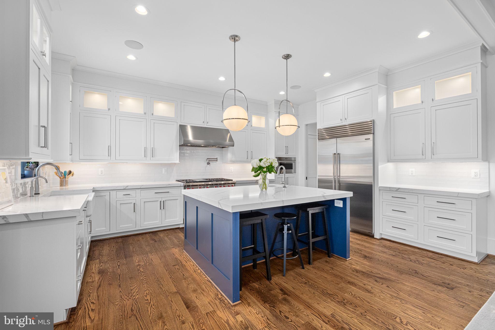 3433 N EDISON STREET