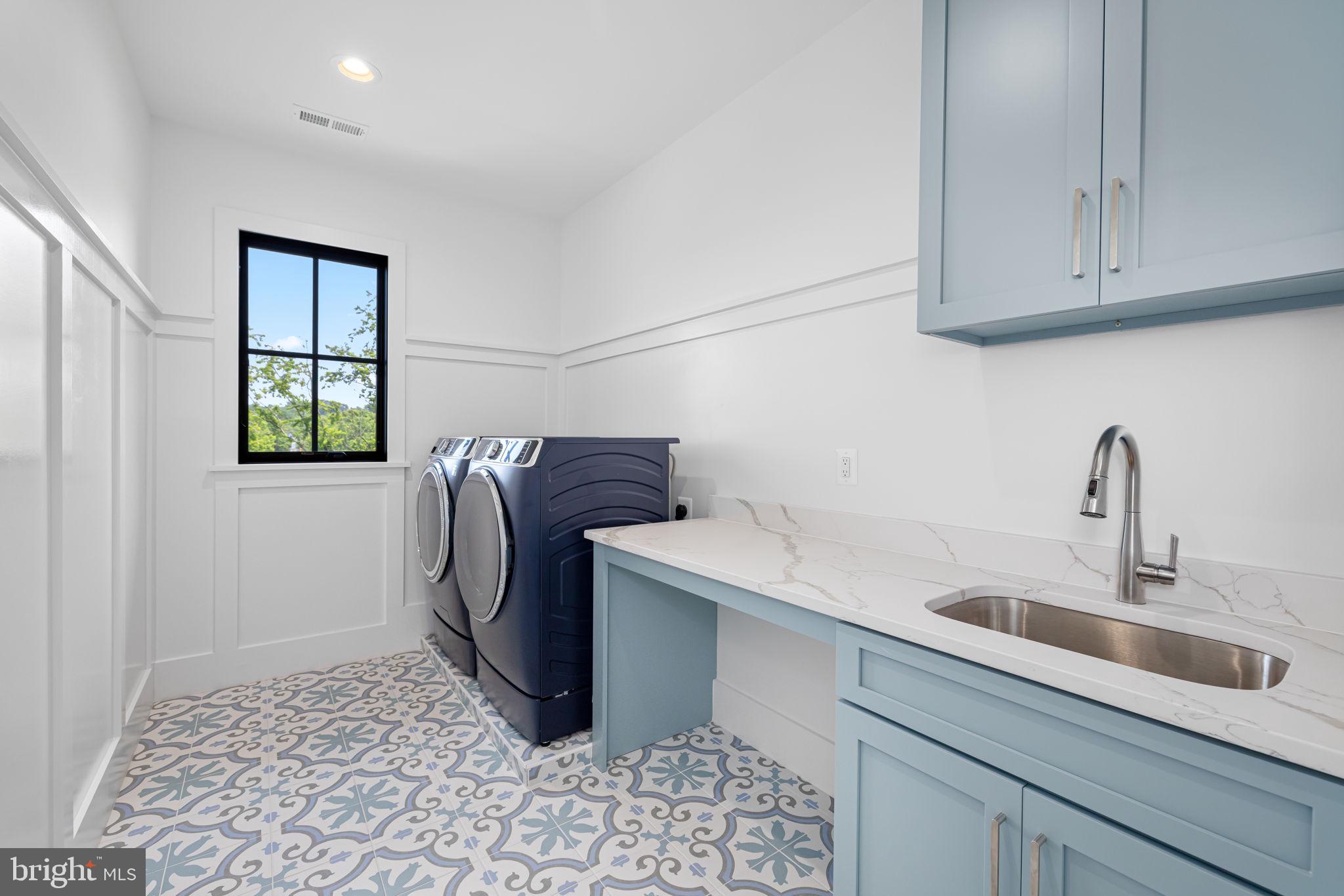 3433 N EDISON STREET