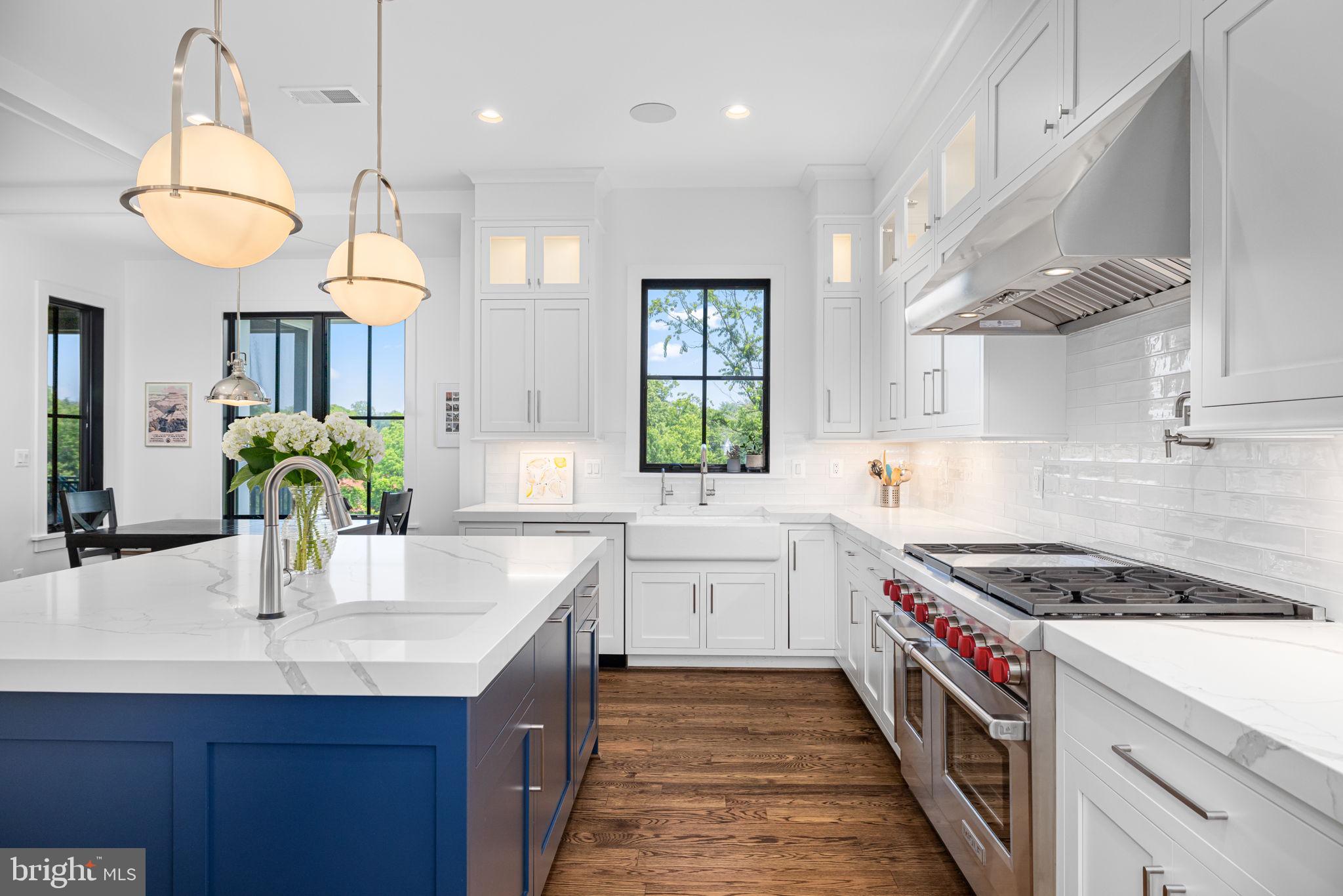 3433 N EDISON STREET