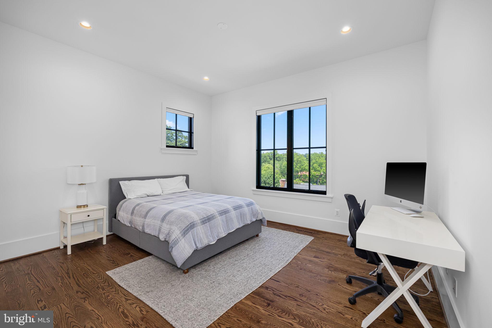 3433 N EDISON STREET