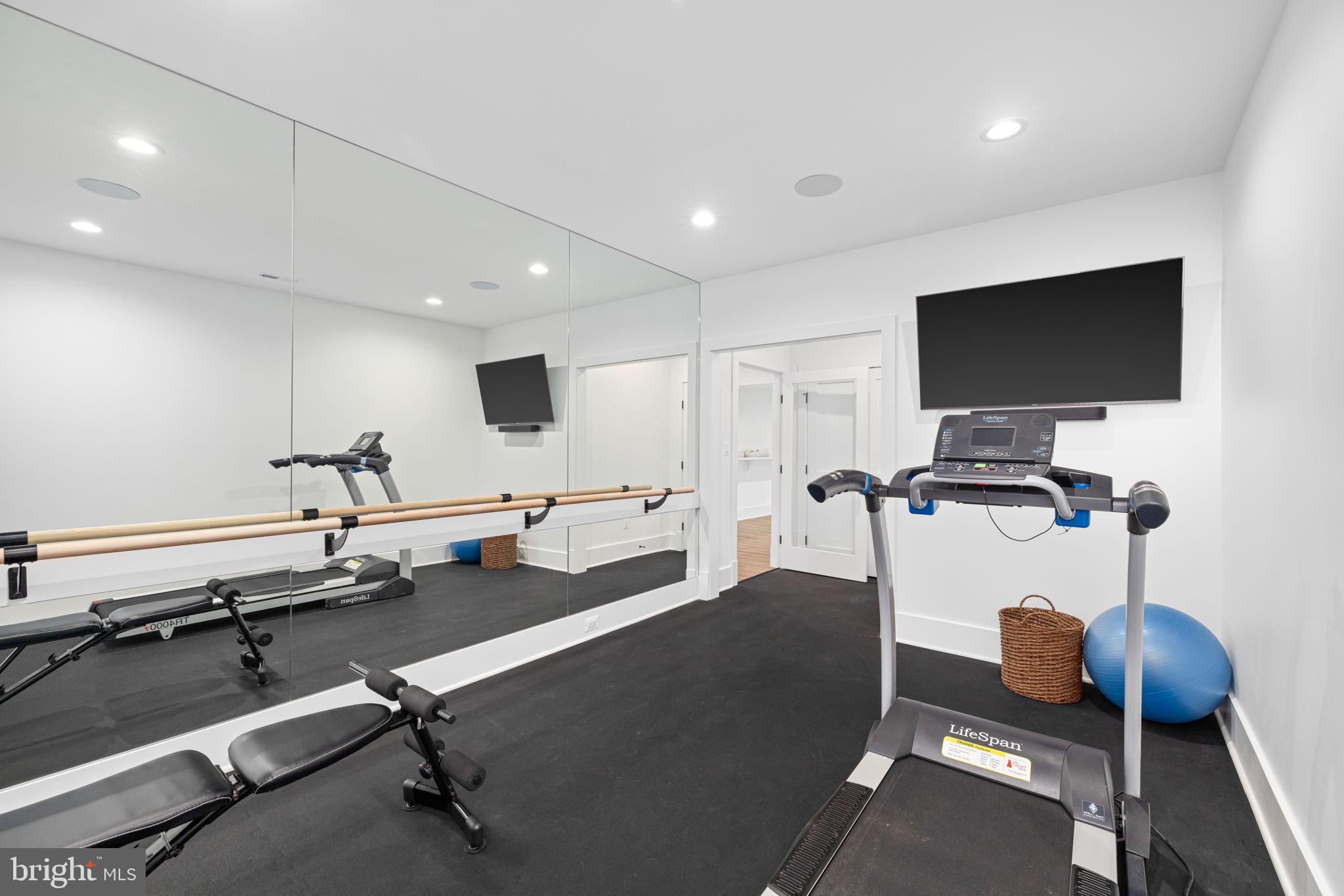 3433 N EDISON STREET