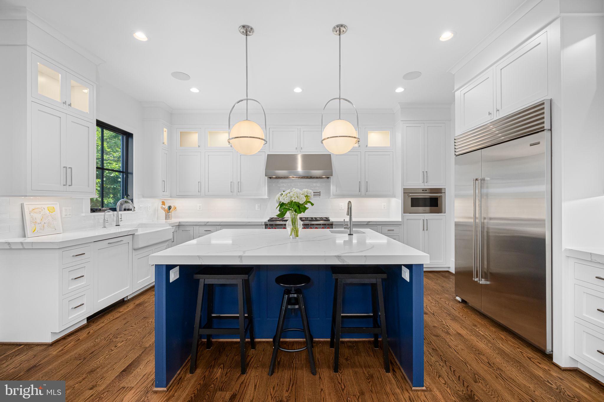 3433 N EDISON STREET