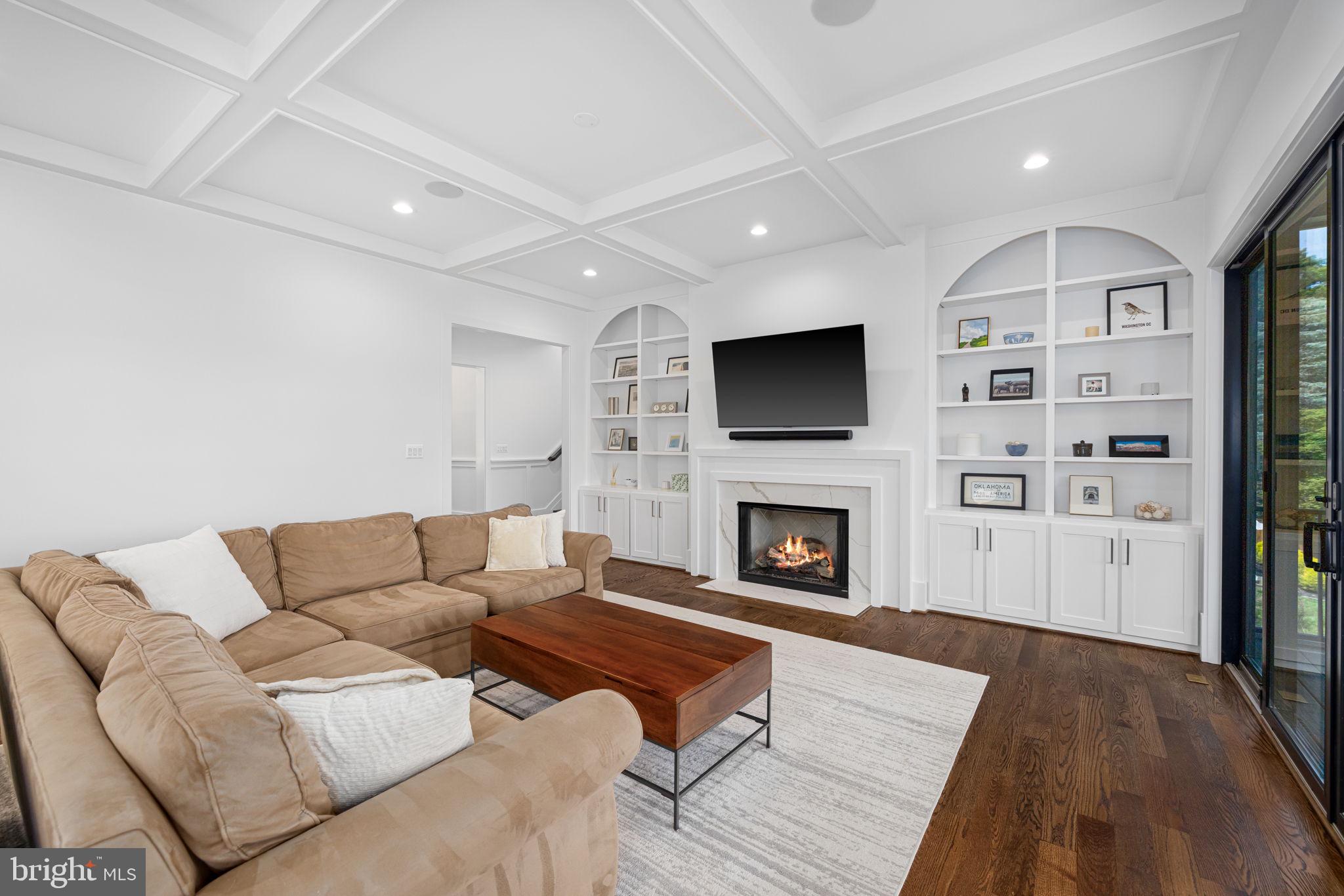 3433 N EDISON STREET