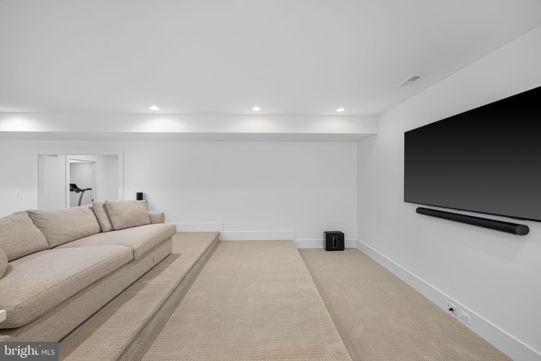 3433 N EDISON STREET