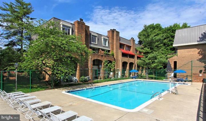 1729 S HAYES STREET 2