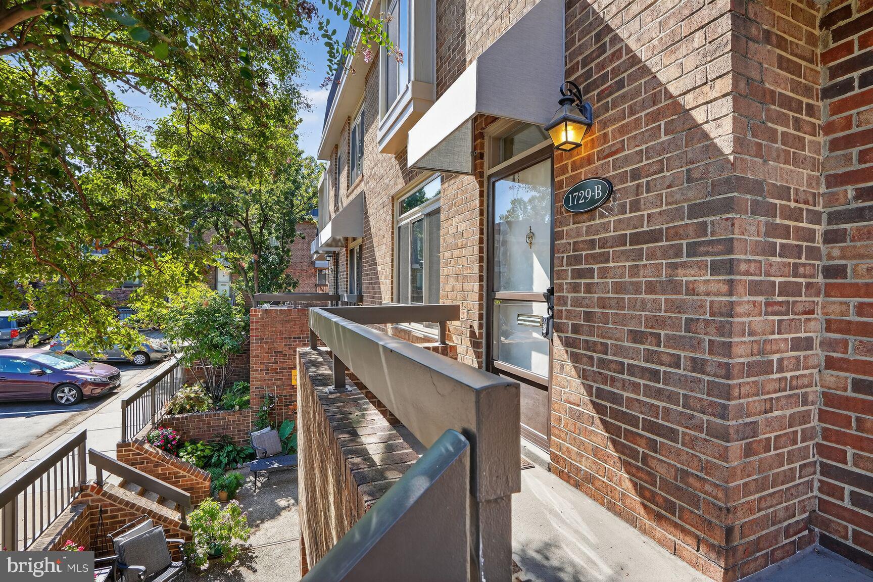 1729 S HAYES STREET 2