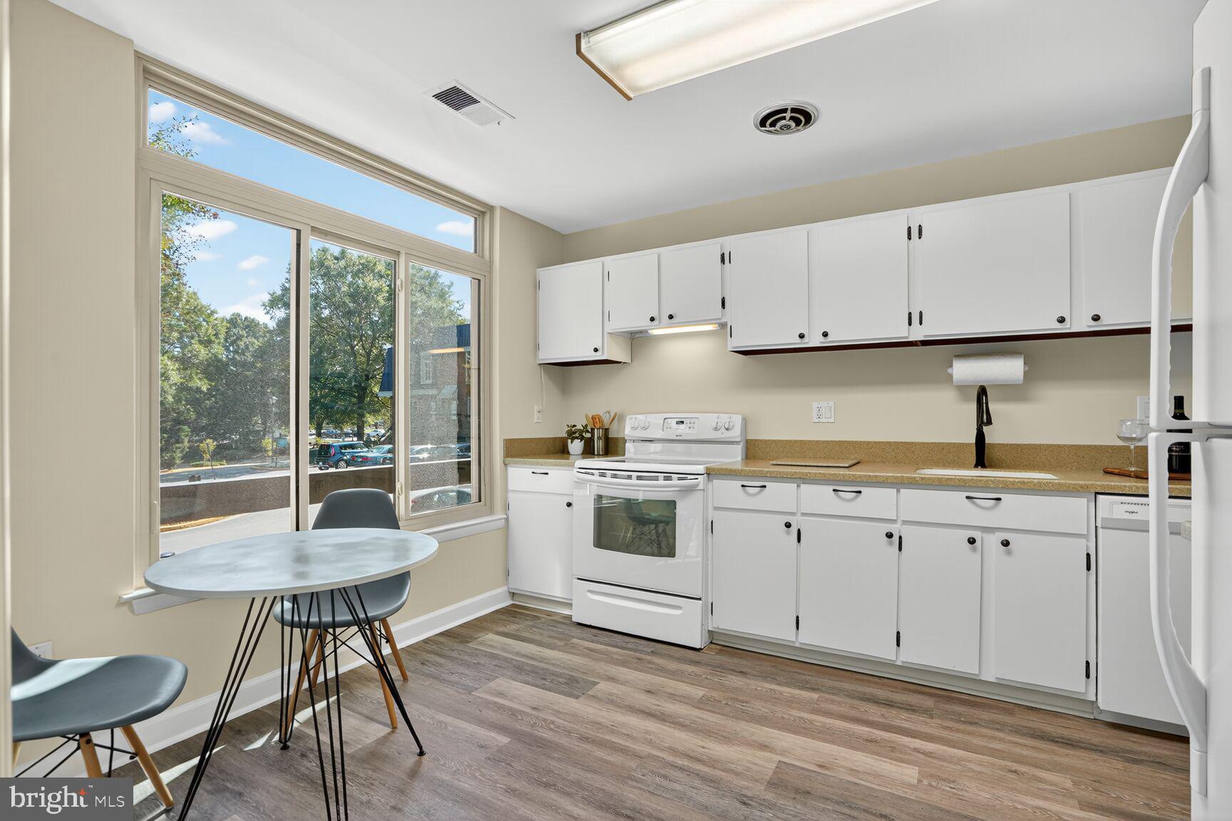 1729 S HAYES STREET 2