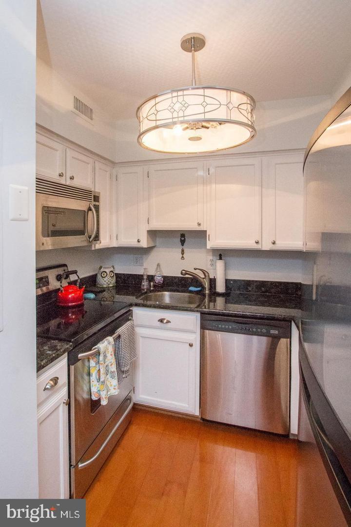 2400 CLARENDON BOULEVARD 906